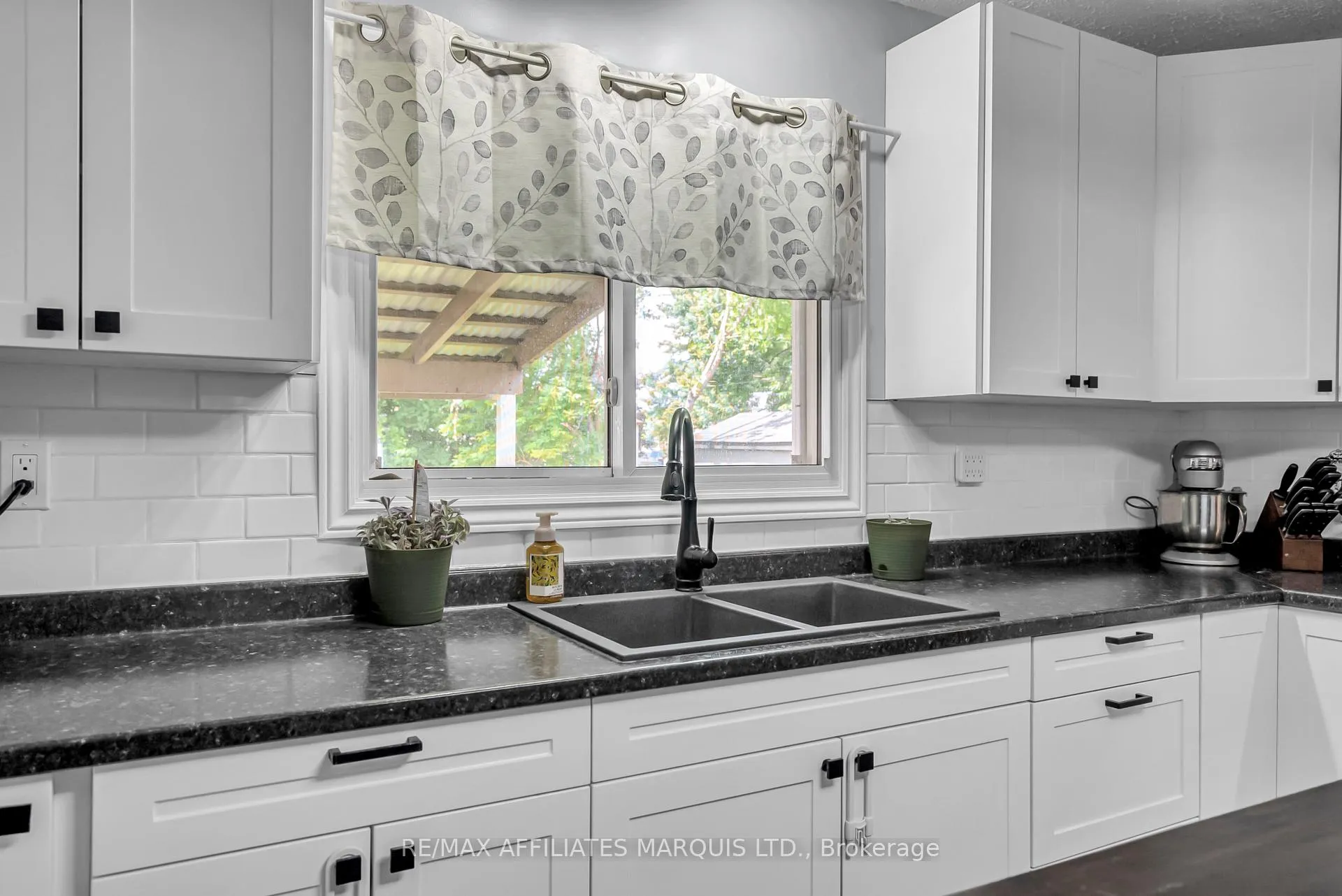 Photo 3 of 1102 Larin Avenue, Cornwall — HOMEH