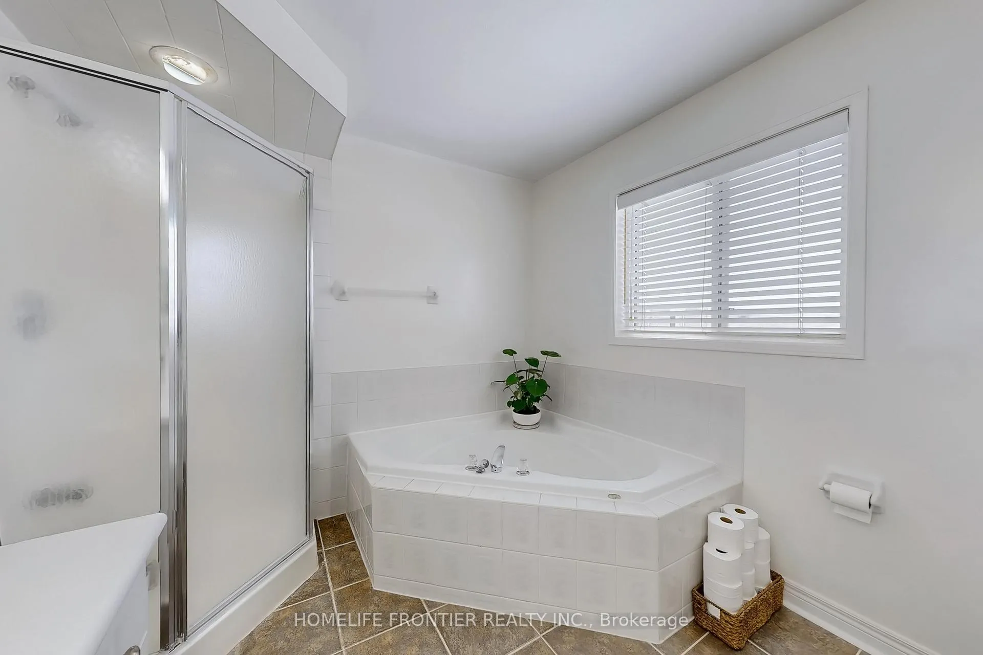 Photo 18 of 28 Smith Street, New Tecumseth, Alliston — HOMEH