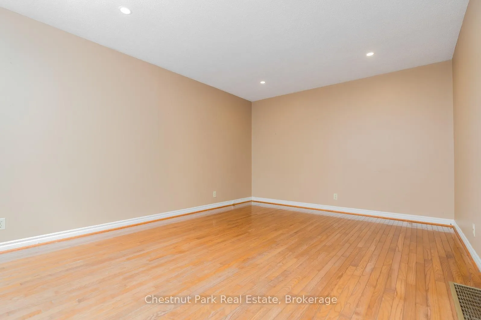 Photo 4 of 9 Sproule Avenue, Collingwood — HOMEH