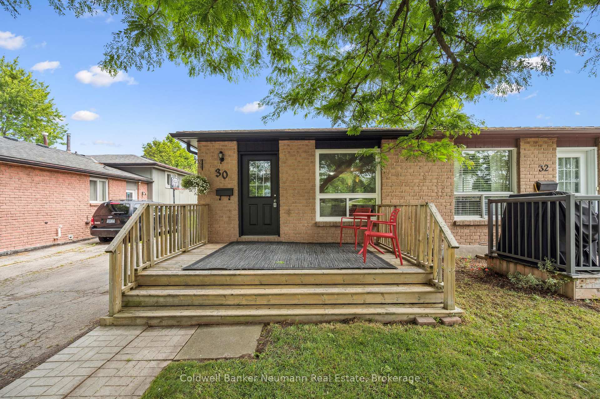 Photo 1 of 30 Mason Court, Guelph, Dovercliffe Park/Old University — HOMEH