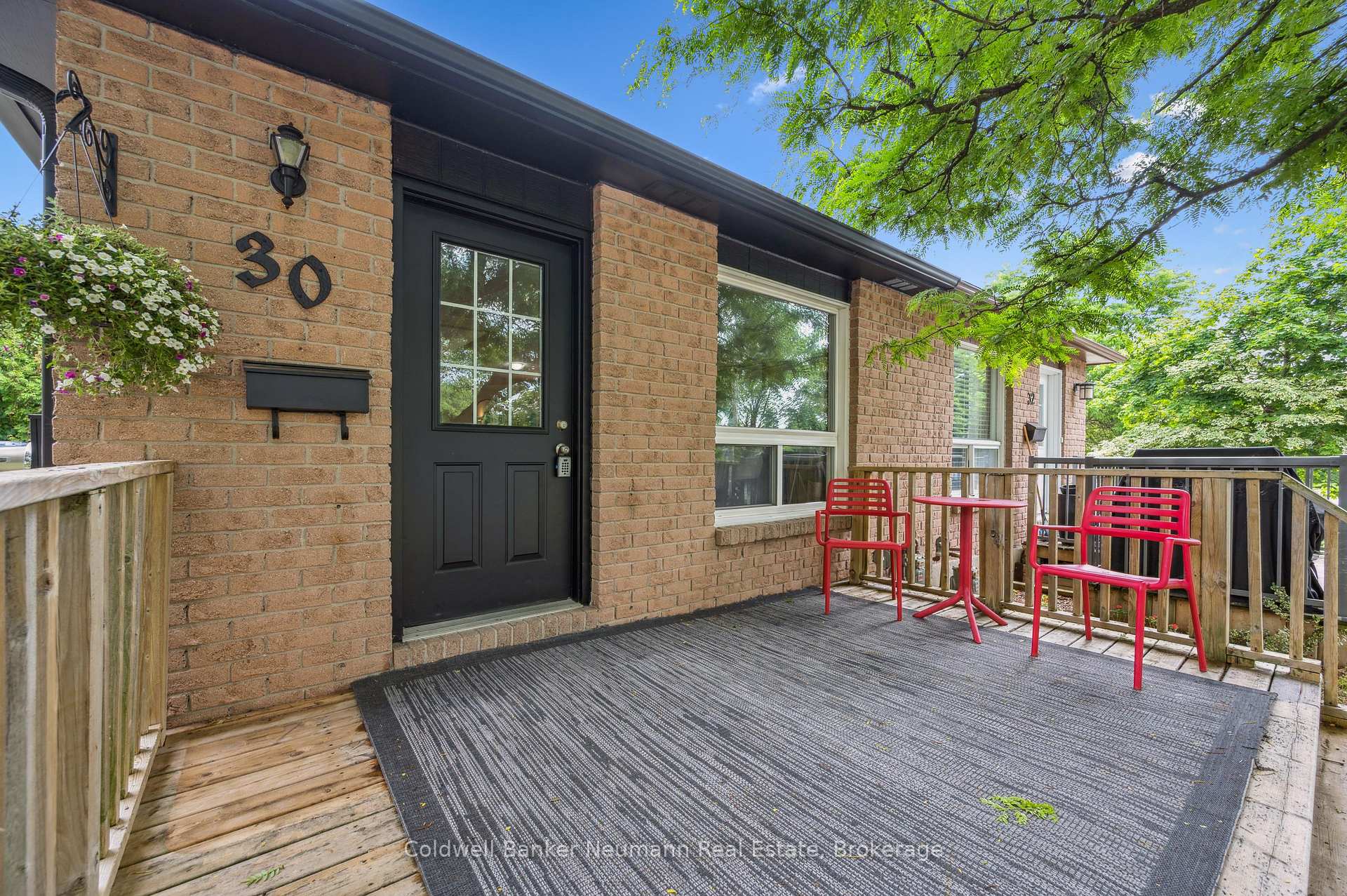 Photo 3 of 30 Mason Court, Guelph, Dovercliffe Park/Old University — HOMEH