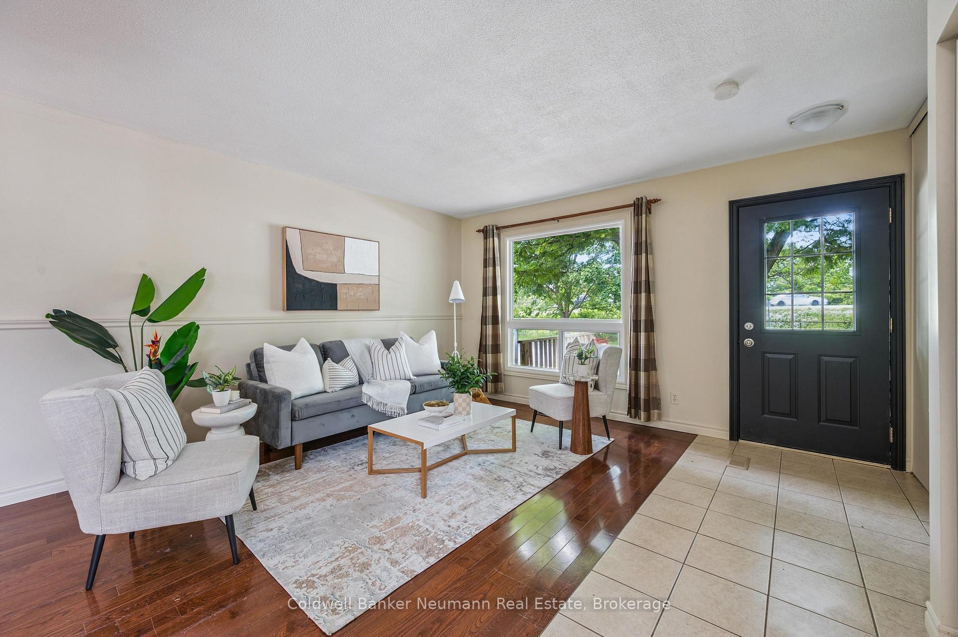 Photo 4 of 30 Mason Court, Guelph, Dovercliffe Park/Old University — HOMEH