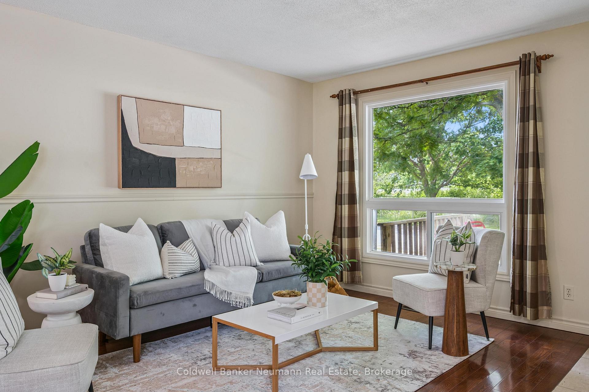 Photo 5 of 30 Mason Court, Guelph, Dovercliffe Park/Old University — HOMEH