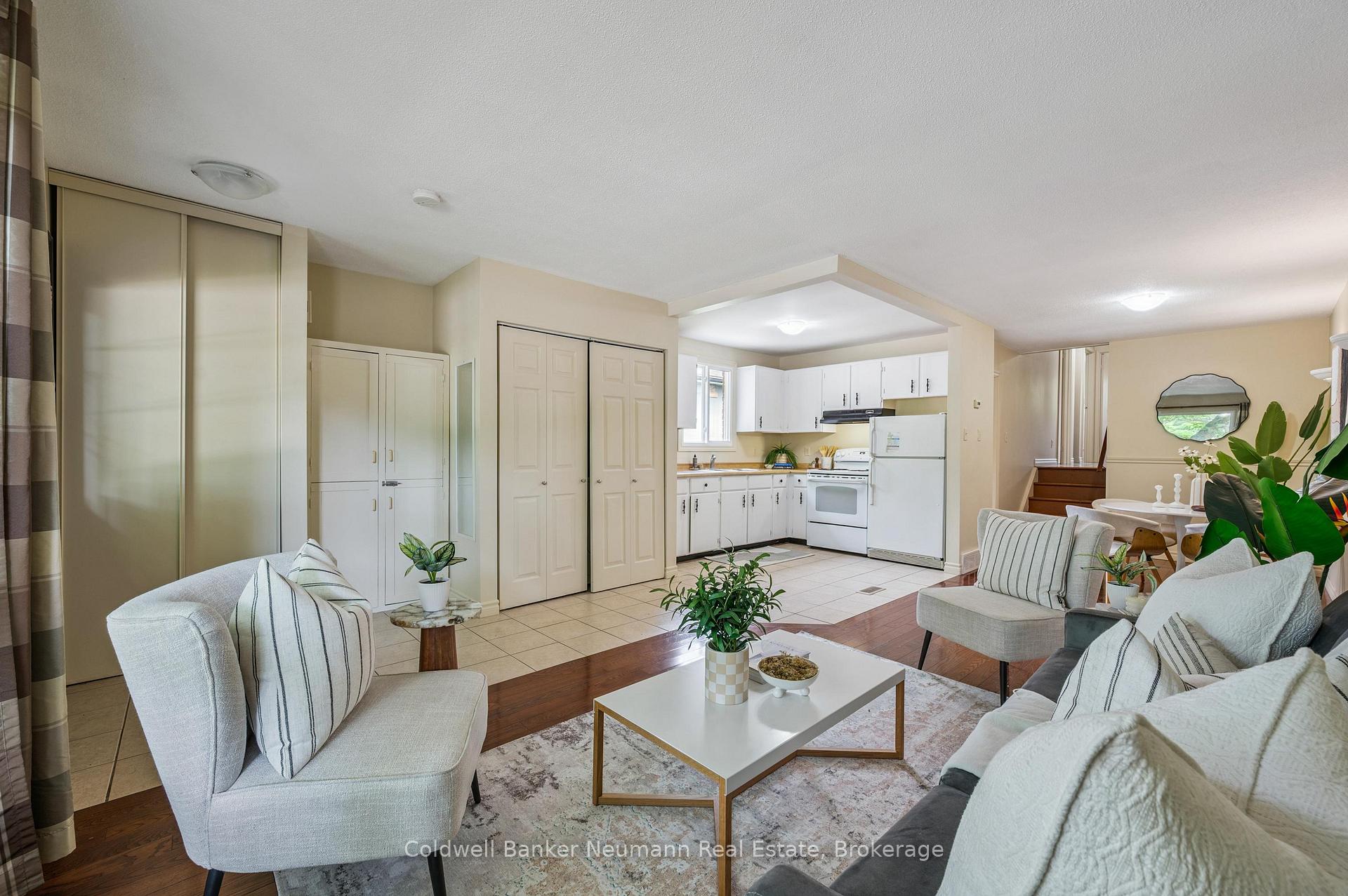 Photo 7 of 30 Mason Court, Guelph, Dovercliffe Park/Old University — HOMEH