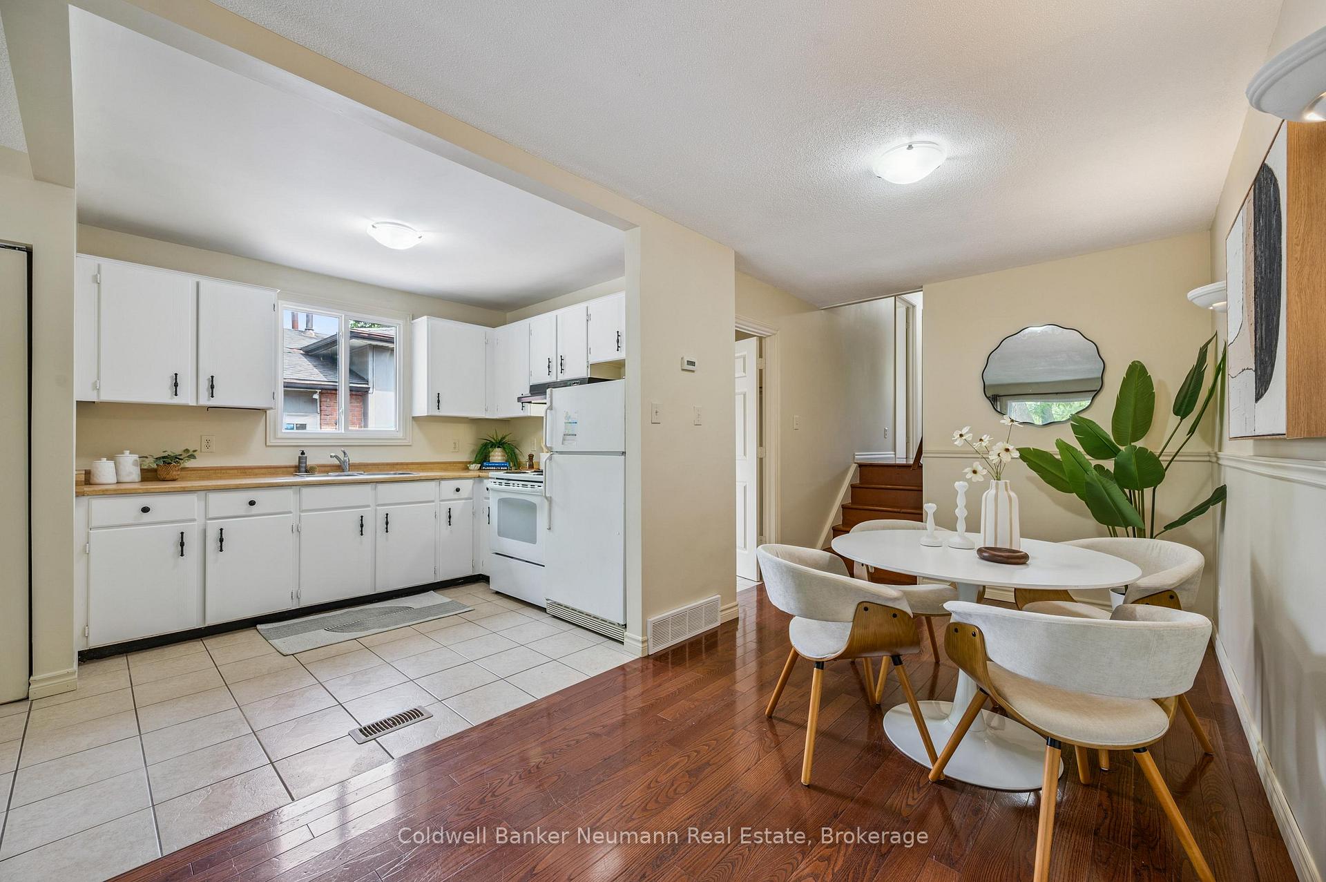 Photo 9 of 30 Mason Court, Guelph, Dovercliffe Park/Old University — HOMEH