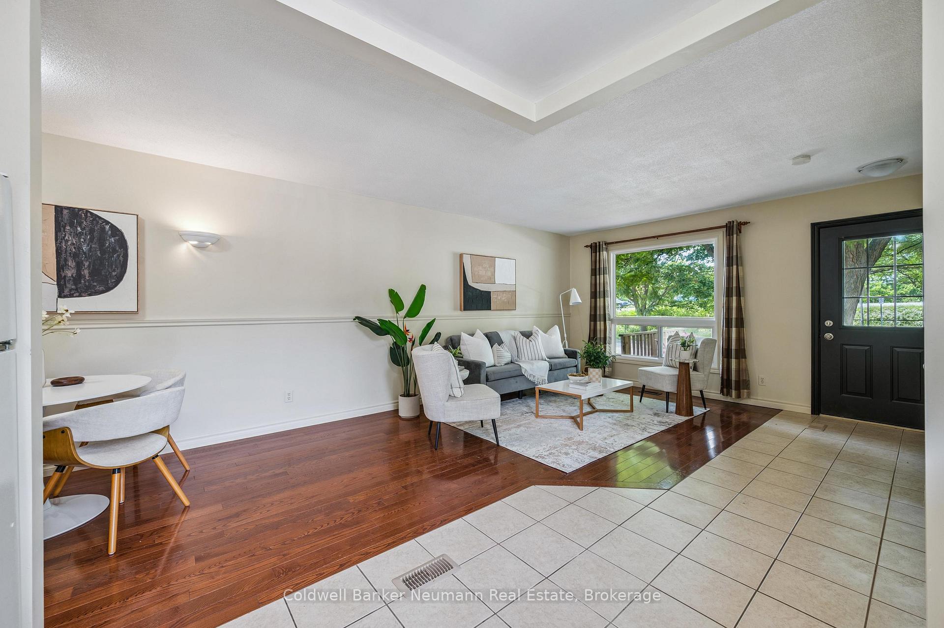 Photo 11 of 30 Mason Court, Guelph, Dovercliffe Park/Old University — HOMEH