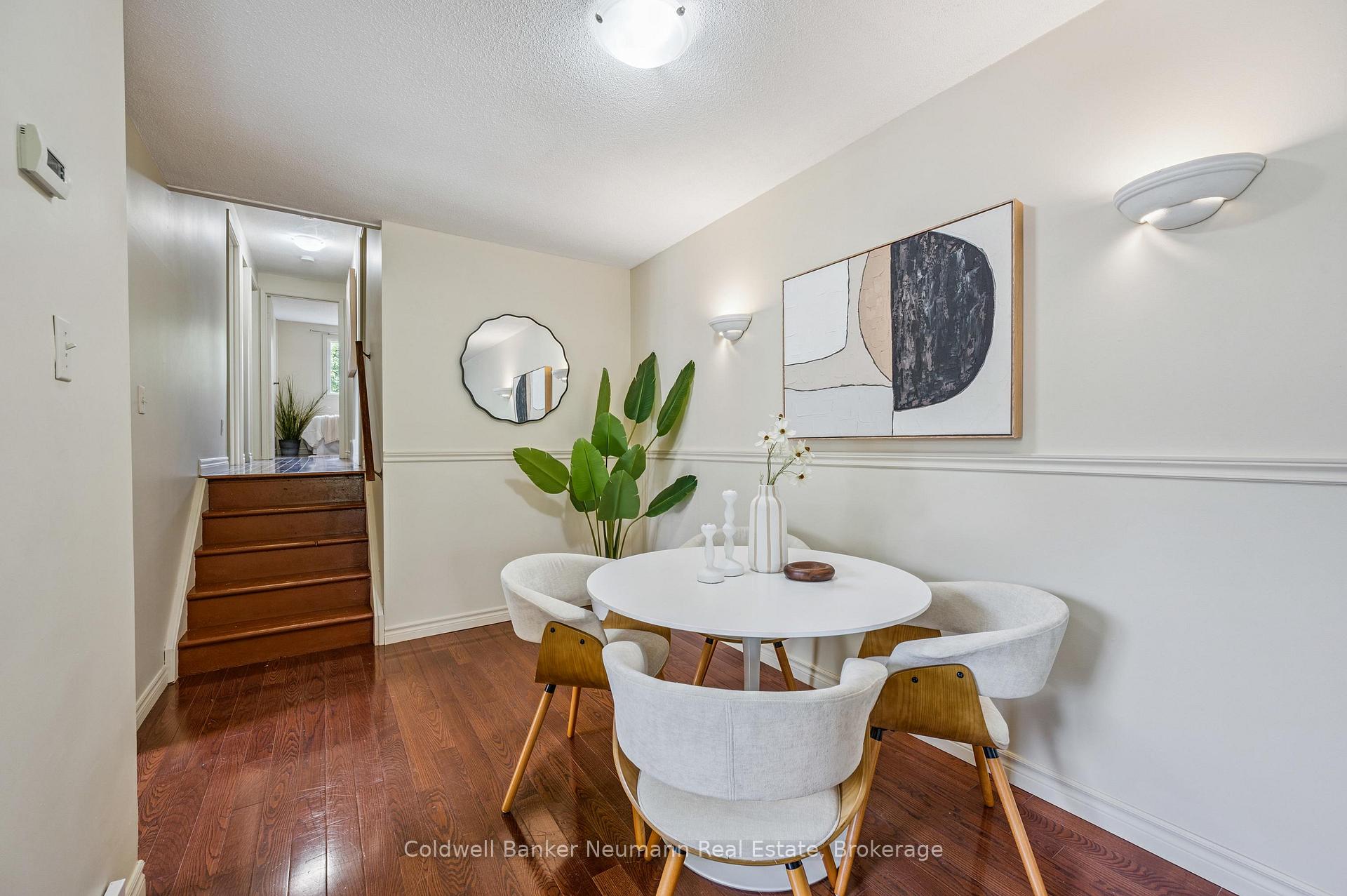 Photo 12 of 30 Mason Court, Guelph, Dovercliffe Park/Old University — HOMEH