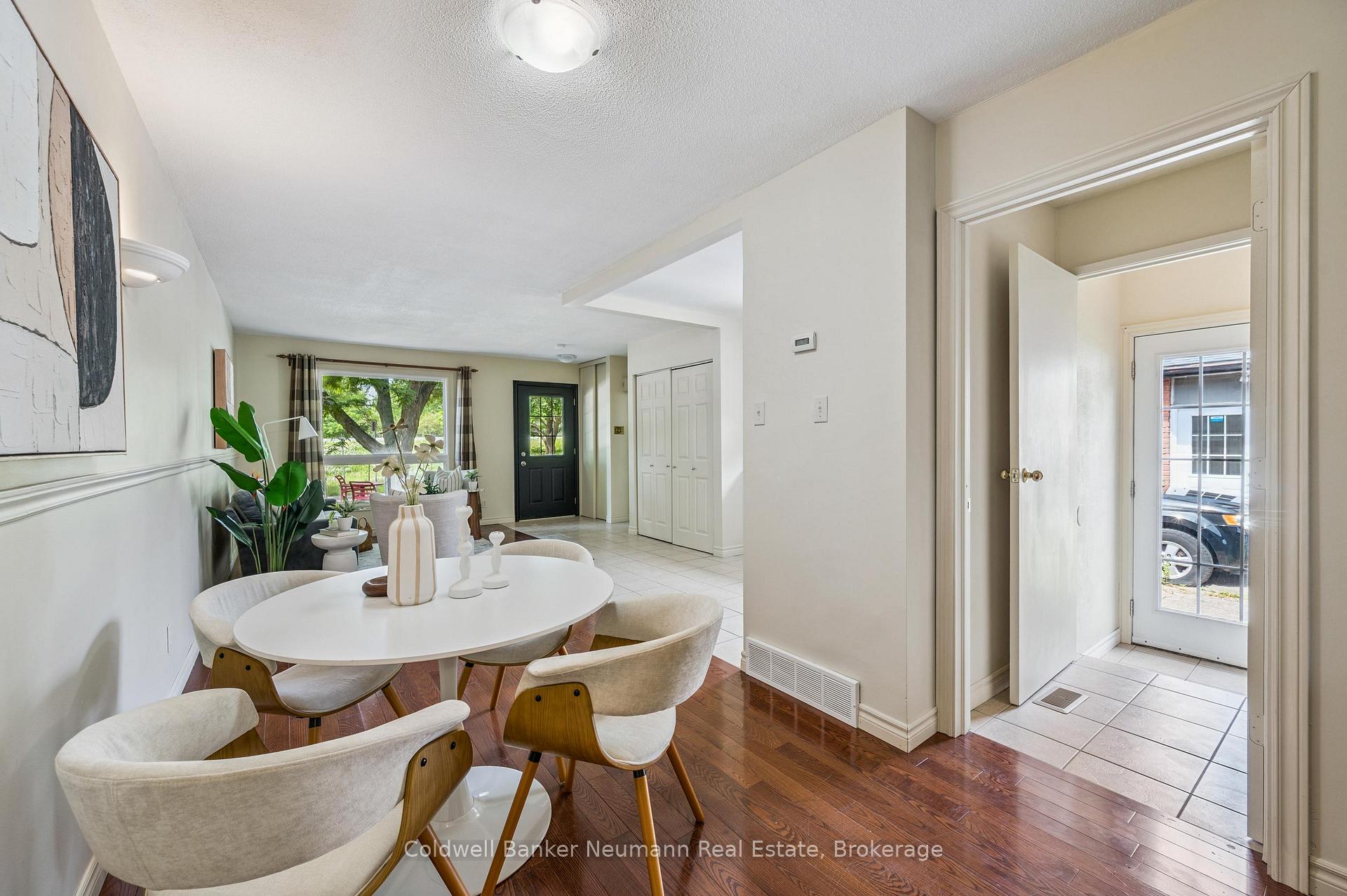 Photo 14 of 30 Mason Court, Guelph, Dovercliffe Park/Old University — HOMEH