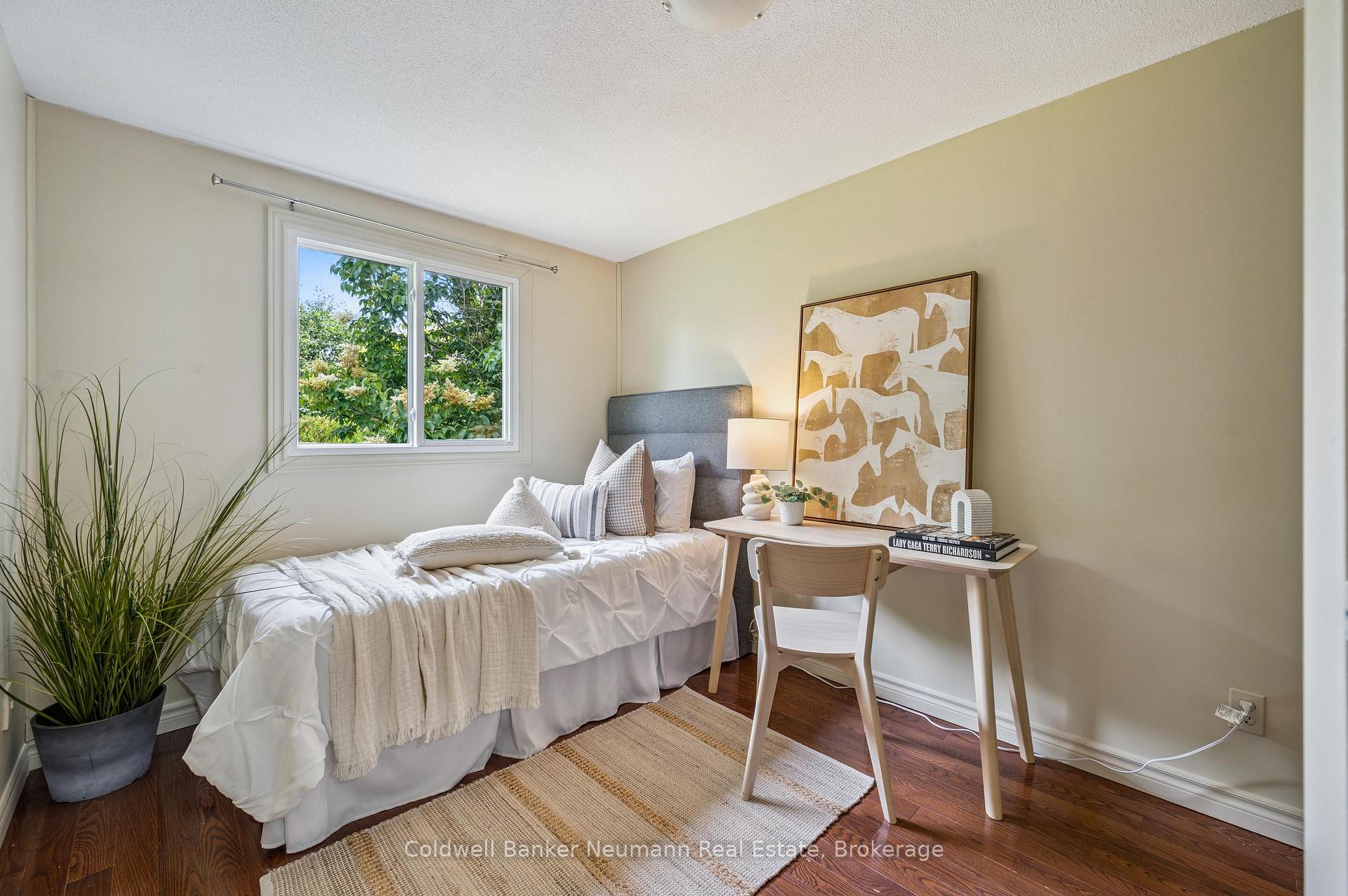 Photo 15 of 30 Mason Court, Guelph, Dovercliffe Park/Old University — HOMEH