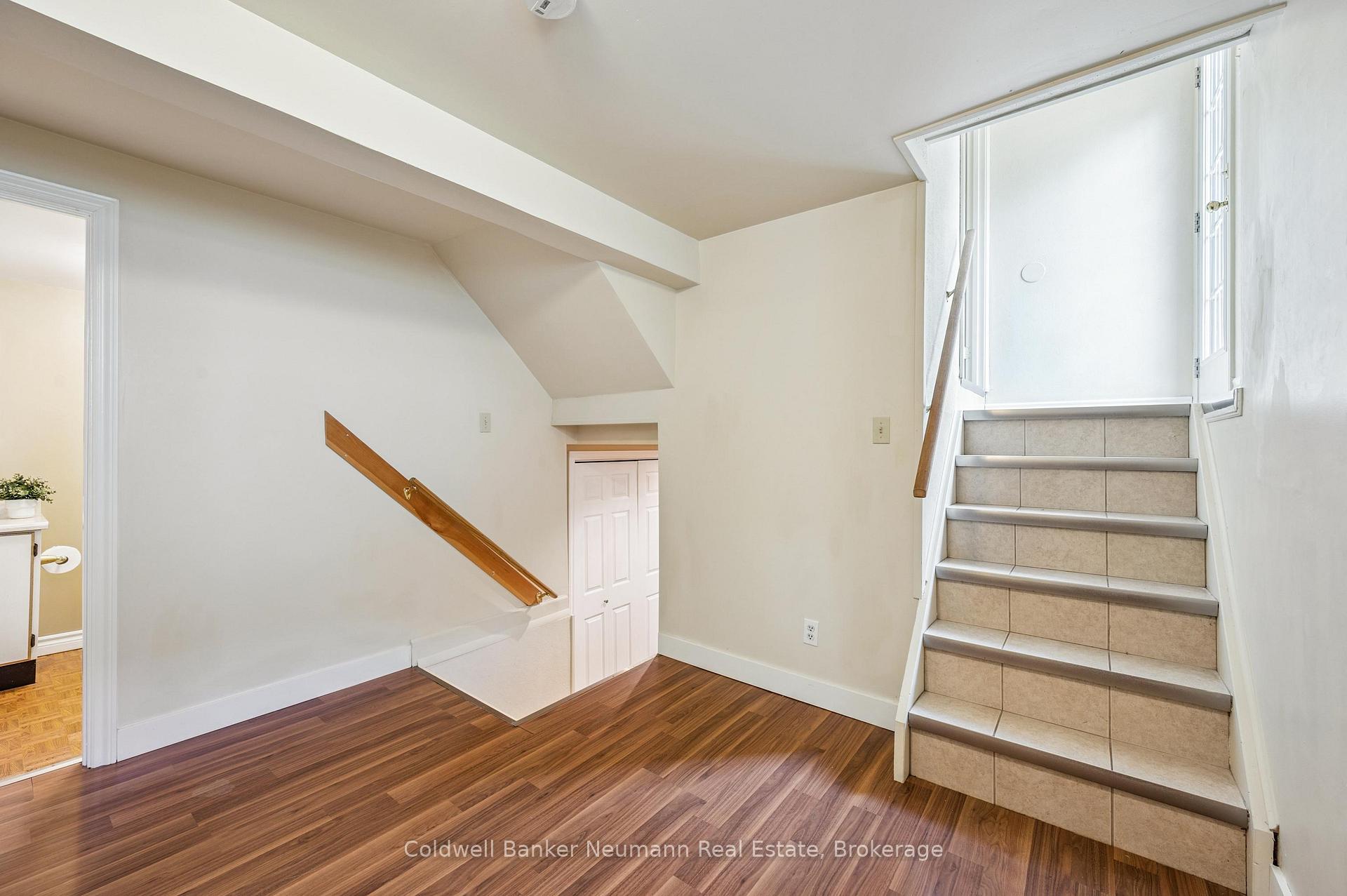 Photo 20 of 30 Mason Court, Guelph, Dovercliffe Park/Old University — HOMEH