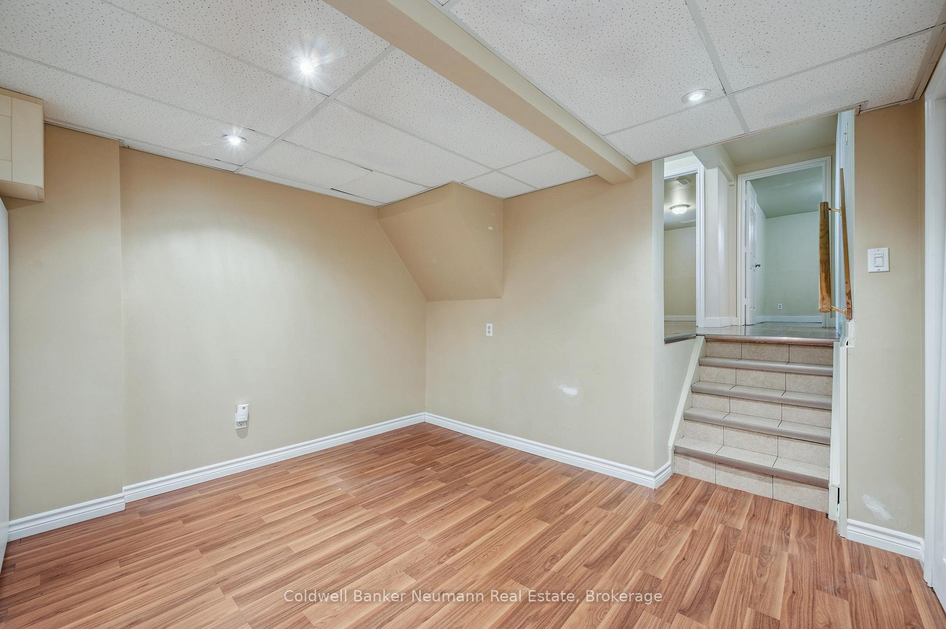Photo 24 of 30 Mason Court, Guelph, Dovercliffe Park/Old University — HOMEH