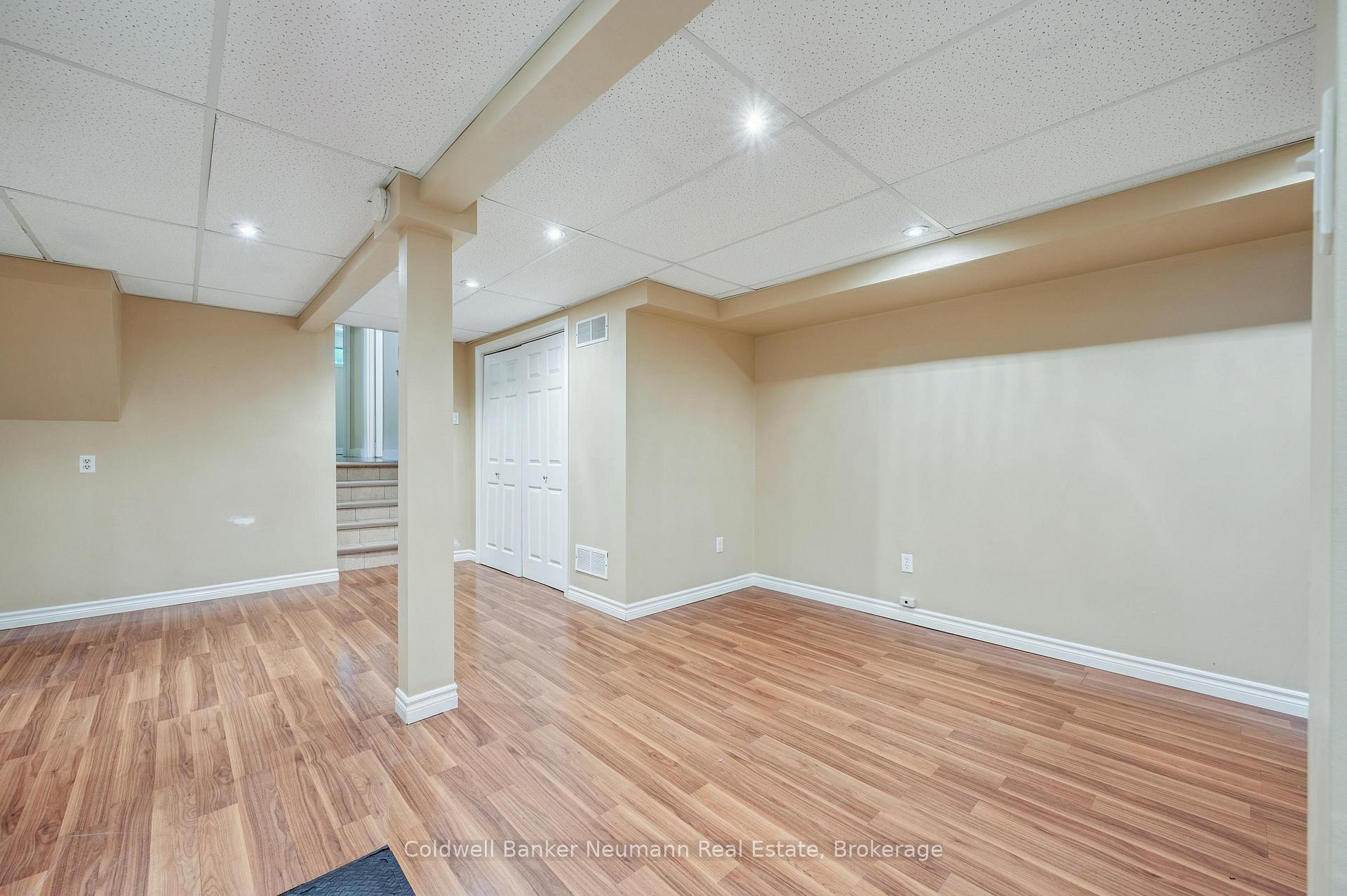 Photo 25 of 30 Mason Court, Guelph, Dovercliffe Park/Old University — HOMEH