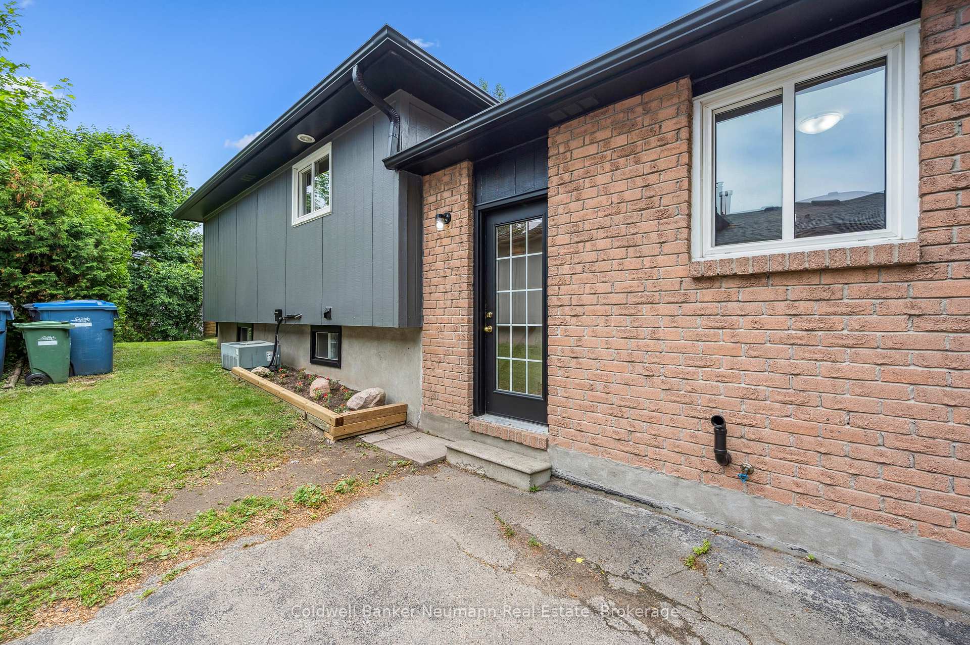 Photo 30 of 30 Mason Court, Guelph, Dovercliffe Park/Old University — HOMEH