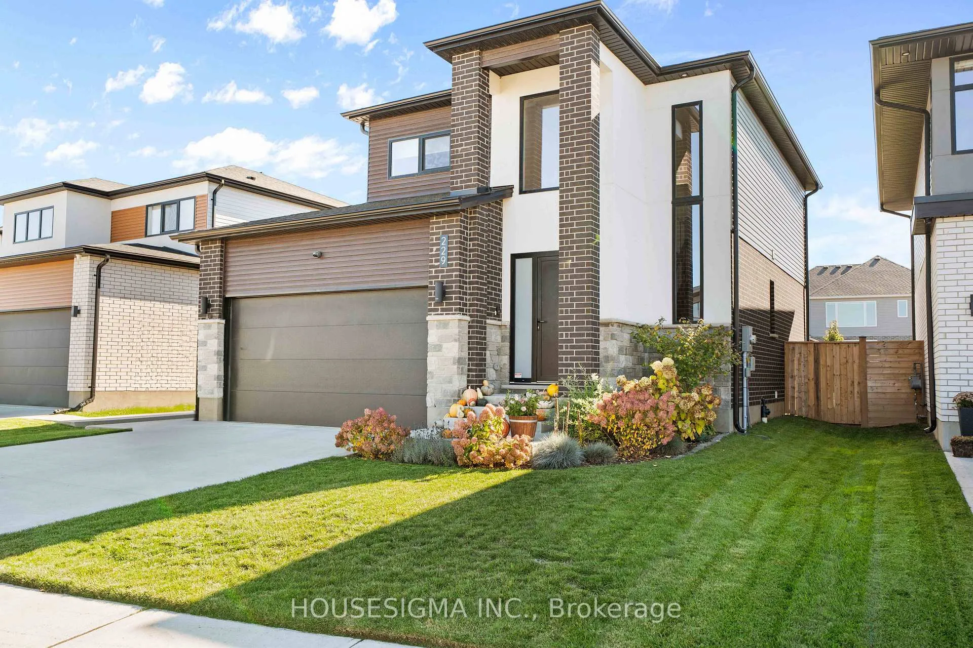 Photo 2 of 229 Crestview Drive, Middlesex Centre, Kilworth — HOMEH