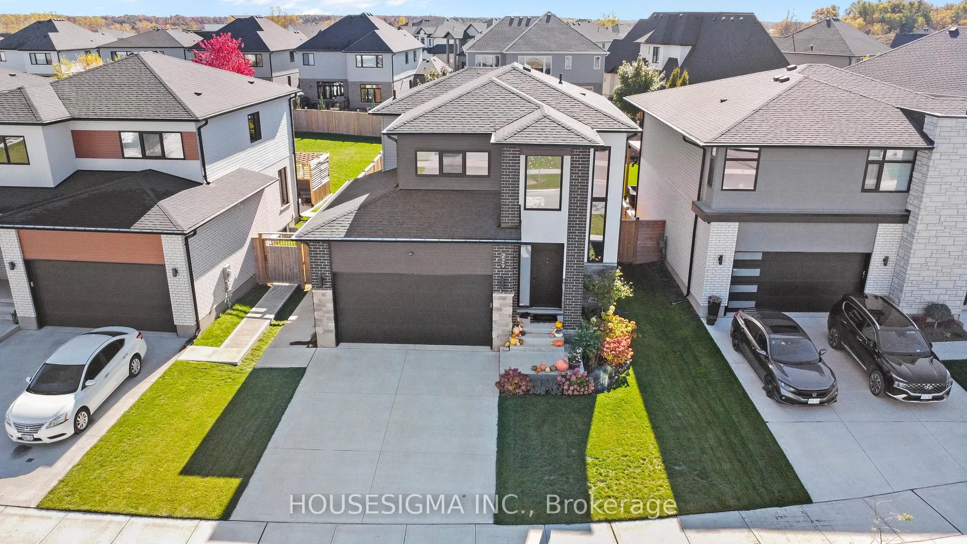 Photo 3 of 229 Crestview Drive, Middlesex Centre, Kilworth — HOMEH