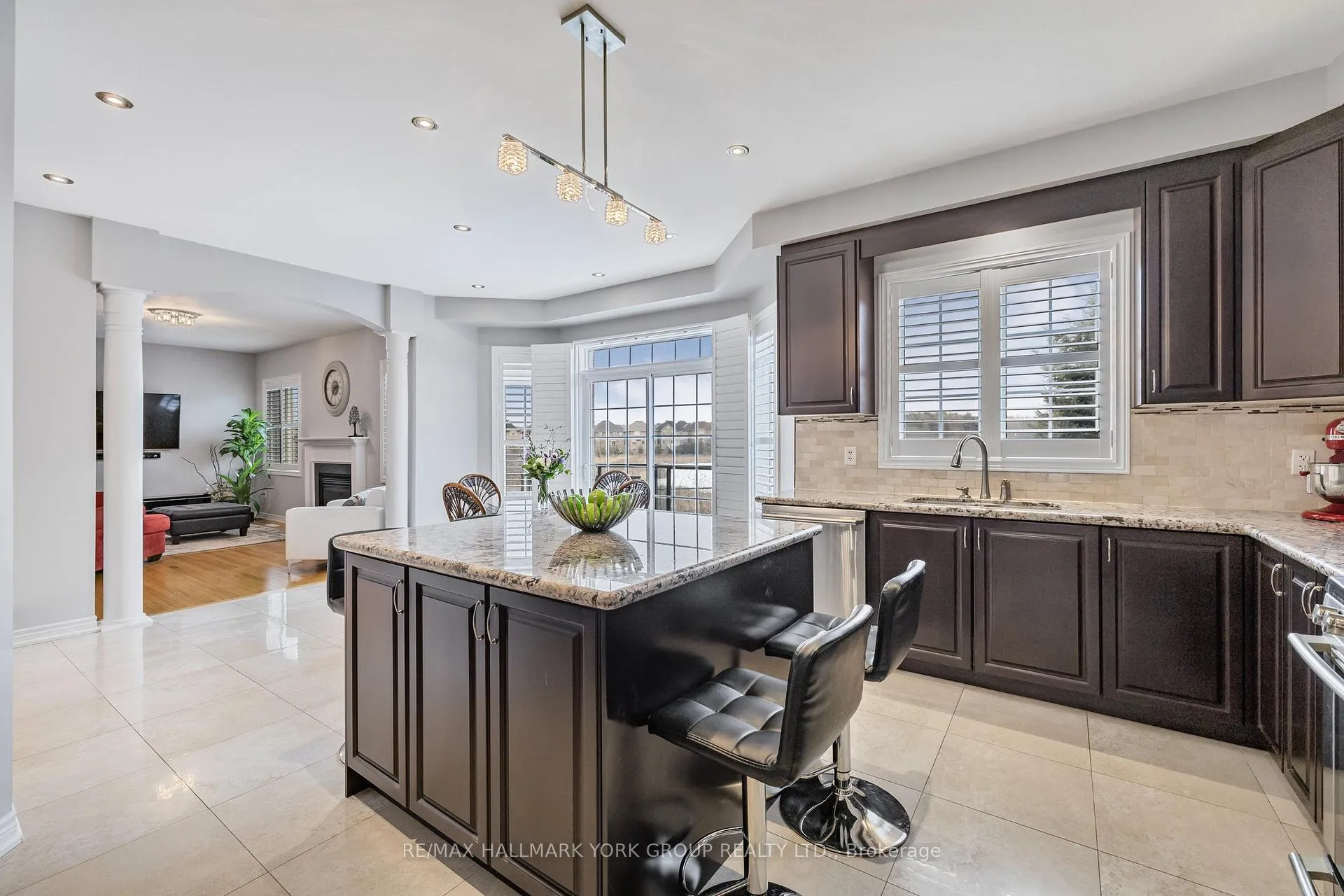 Photo 9 of 63 Pointon Street, Aurora, Bayview Northeast — HOMEH