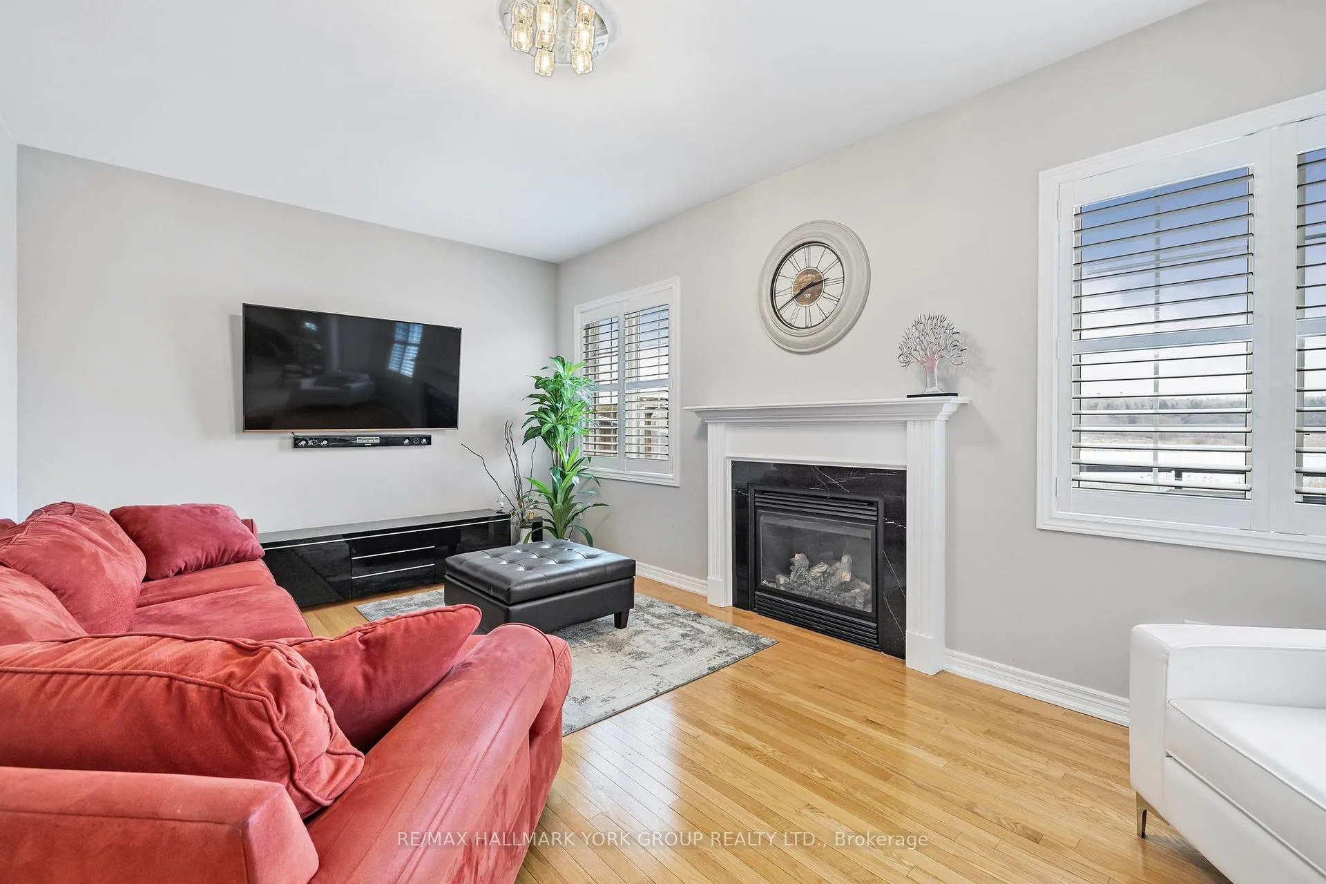 Photo 12 of 63 Pointon Street, Aurora, Bayview Northeast — HOMEH
