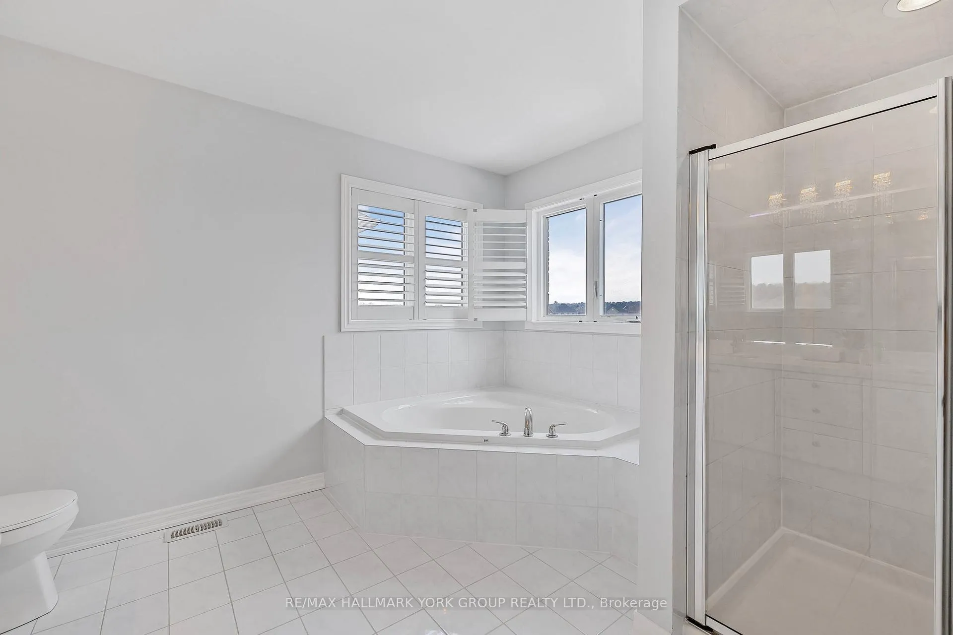 Photo 19 of 63 Pointon Street, Aurora, Bayview Northeast — HOMEH