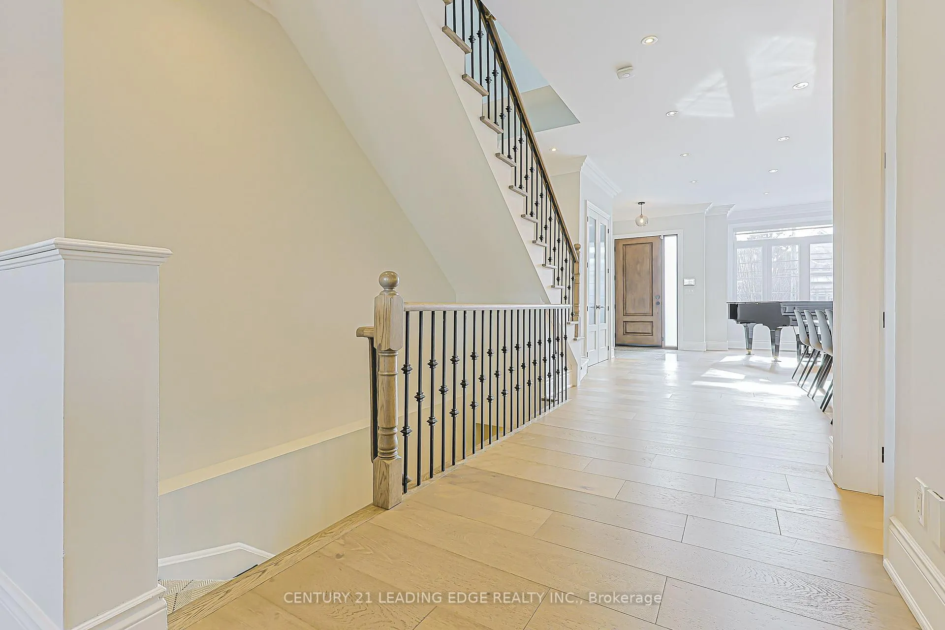 Photo 6 of 522 Woburn Avenue, Toronto, Bedford Park-Nortown — HOMEH