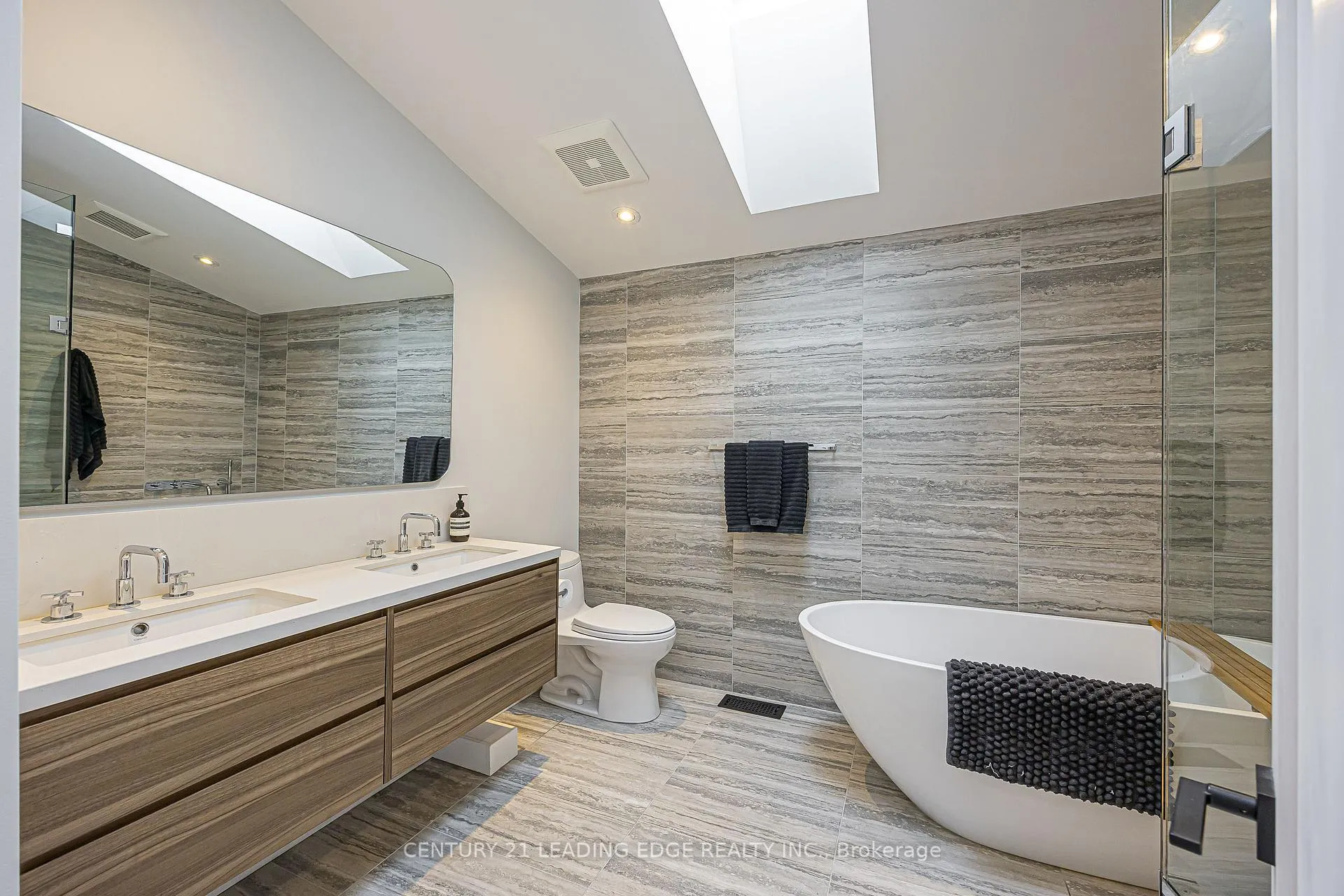 Photo 23 of 522 Woburn Avenue, Toronto, Bedford Park-Nortown — HOMEH