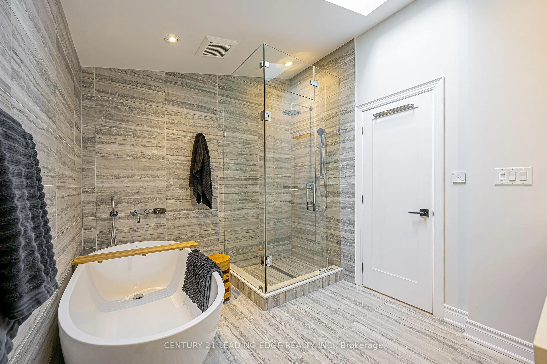 Photo 24 of 522 Woburn Avenue, Toronto, Bedford Park-Nortown — HOMEH
