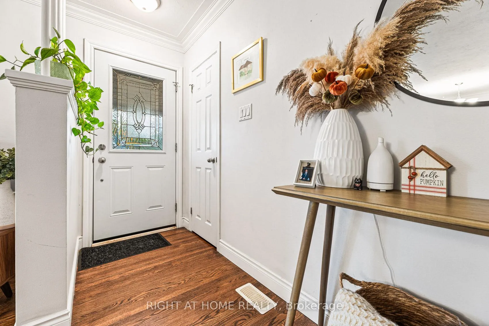 Photo 5 of 205 St Vincent Street, Barrie, Wellington — HOMEH