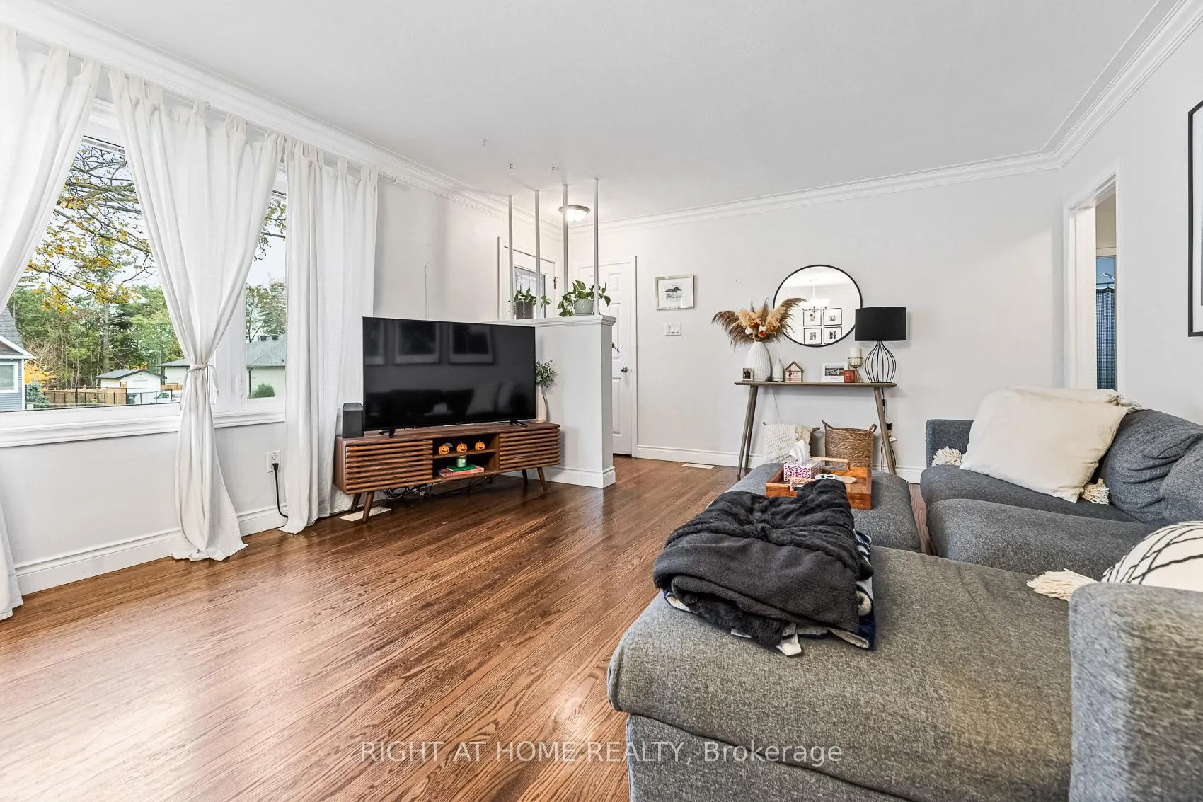 Photo 8 of 205 St Vincent Street, Barrie, Wellington — HOMEH