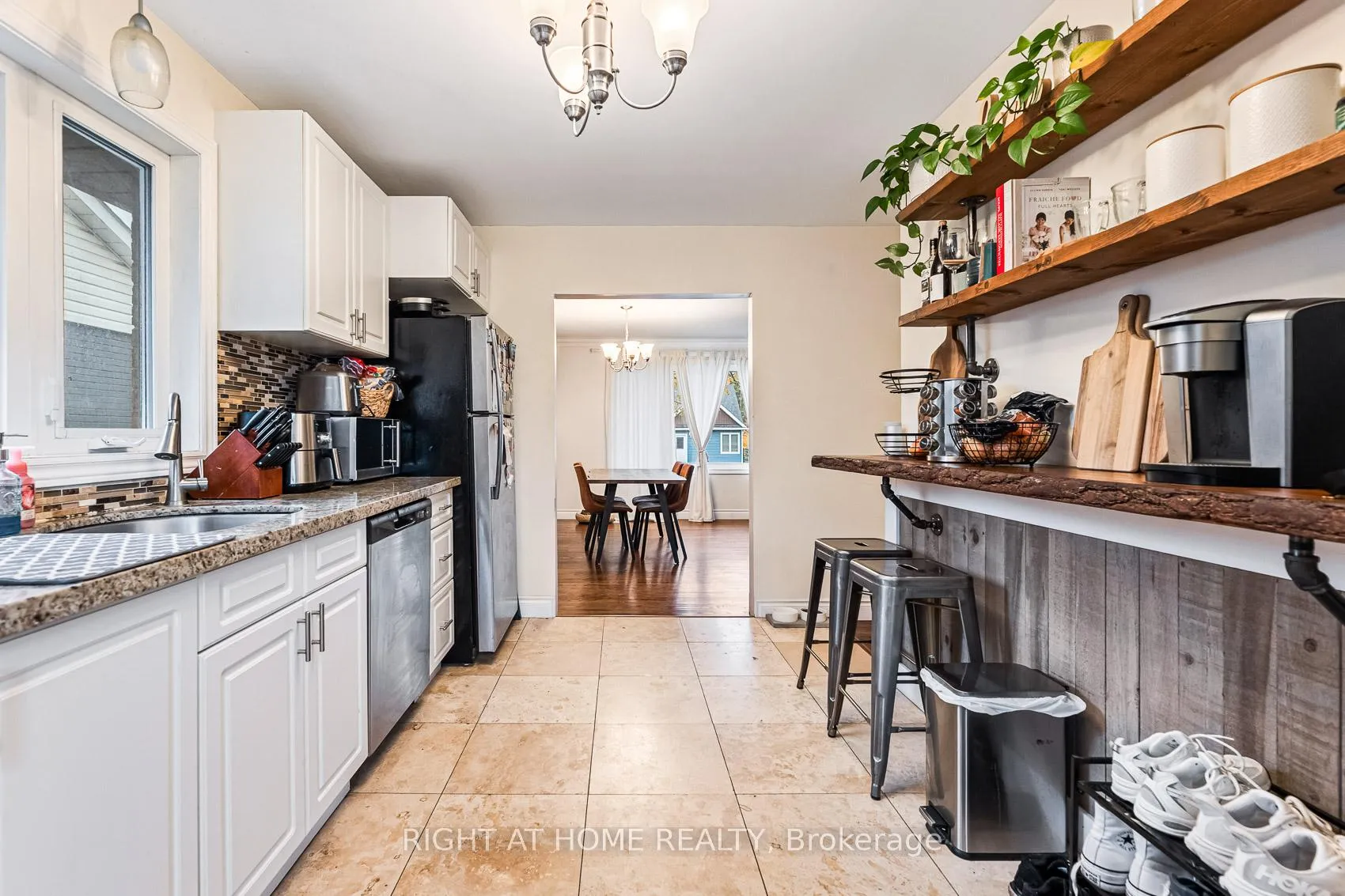 Photo 11 of 205 St Vincent Street, Barrie, Wellington — HOMEH