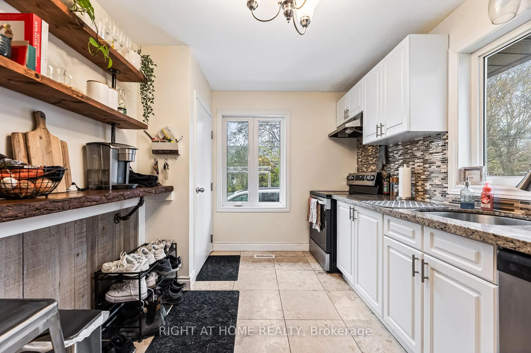 Photo 13 of 205 St Vincent Street, Barrie, Wellington — HOMEH