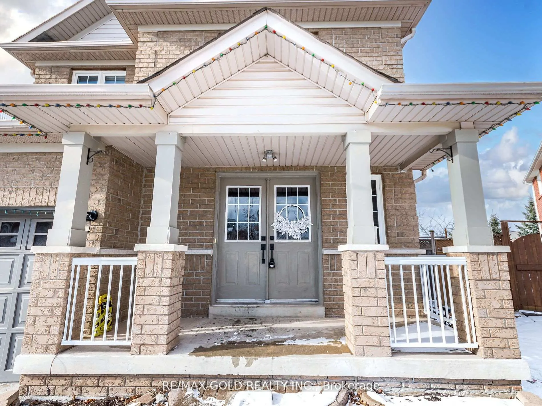 Photo 2 of 21 Milkweed Crescent, Brampton, Northwest Sandalwood Parkway — HOMEH