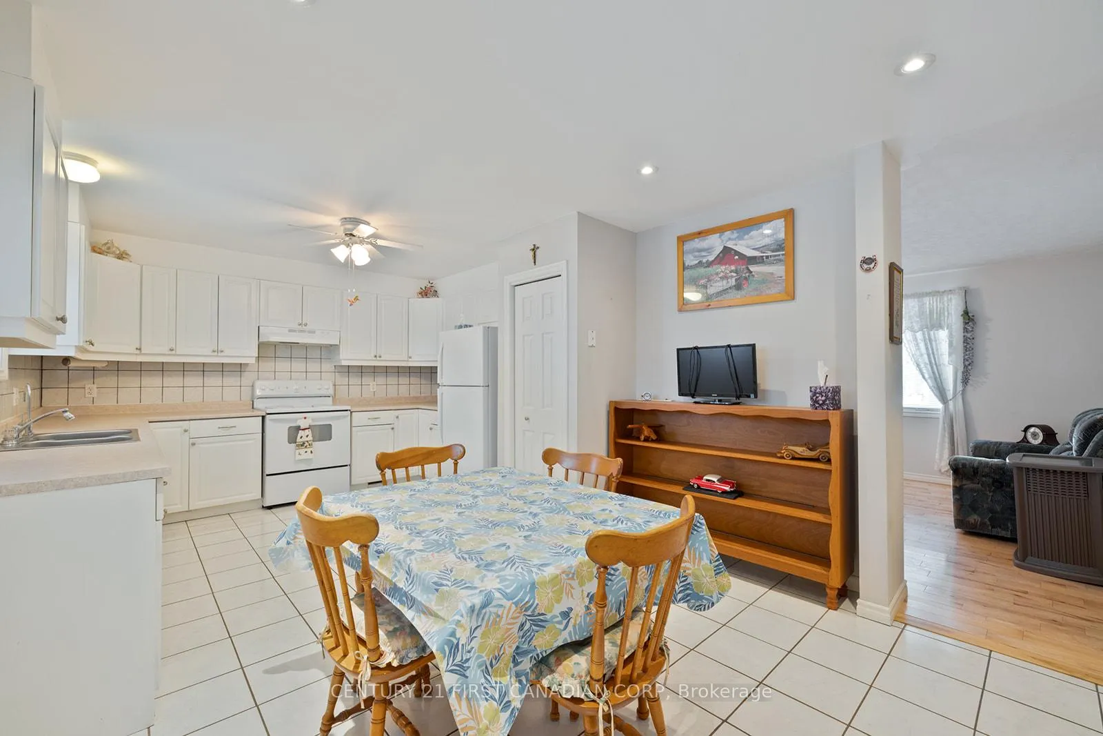Photo 9 of 6 Henry Street, Chatham-Kent, Ridgetown — HOMEH