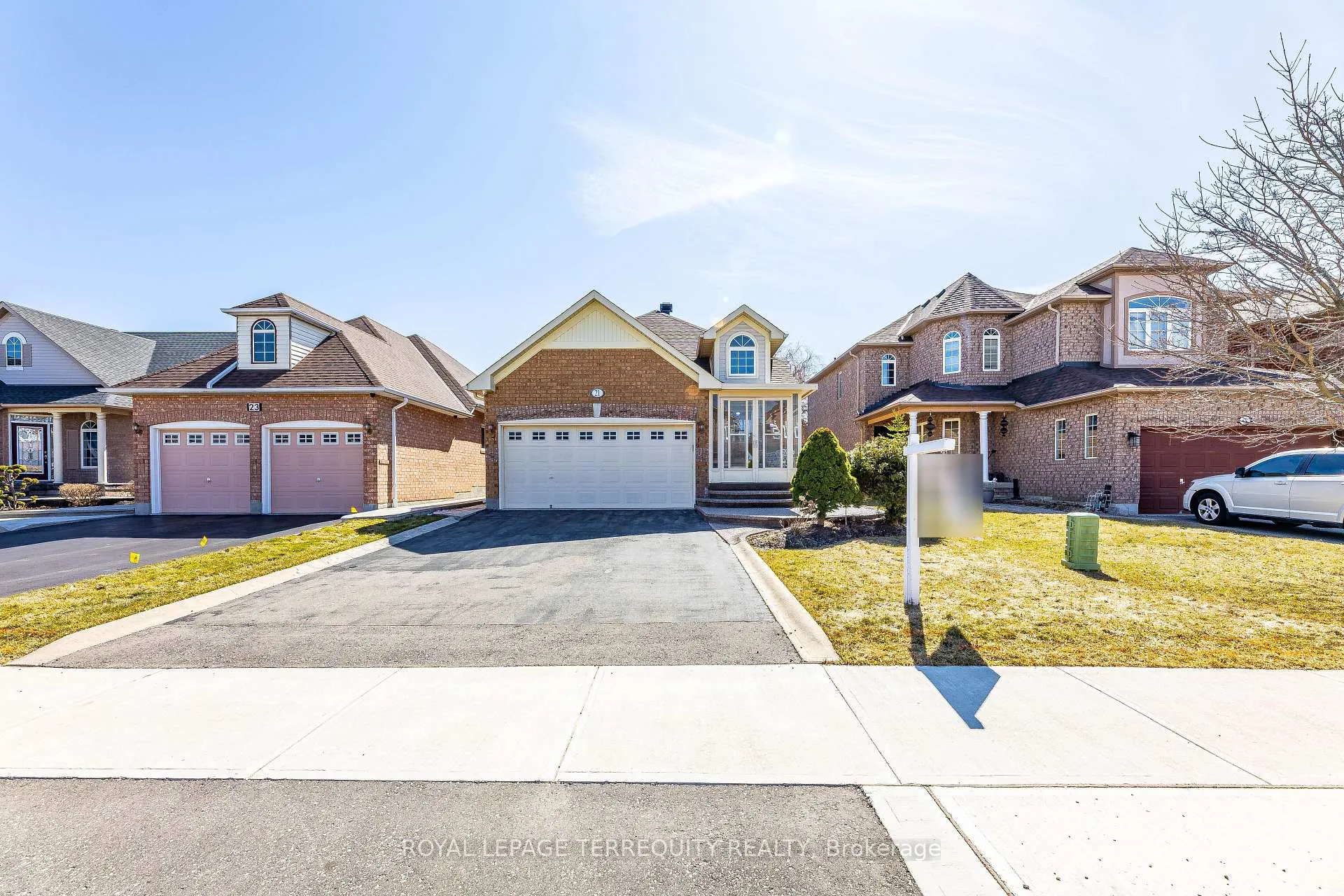 Front of 21 Collingwood Avenue S