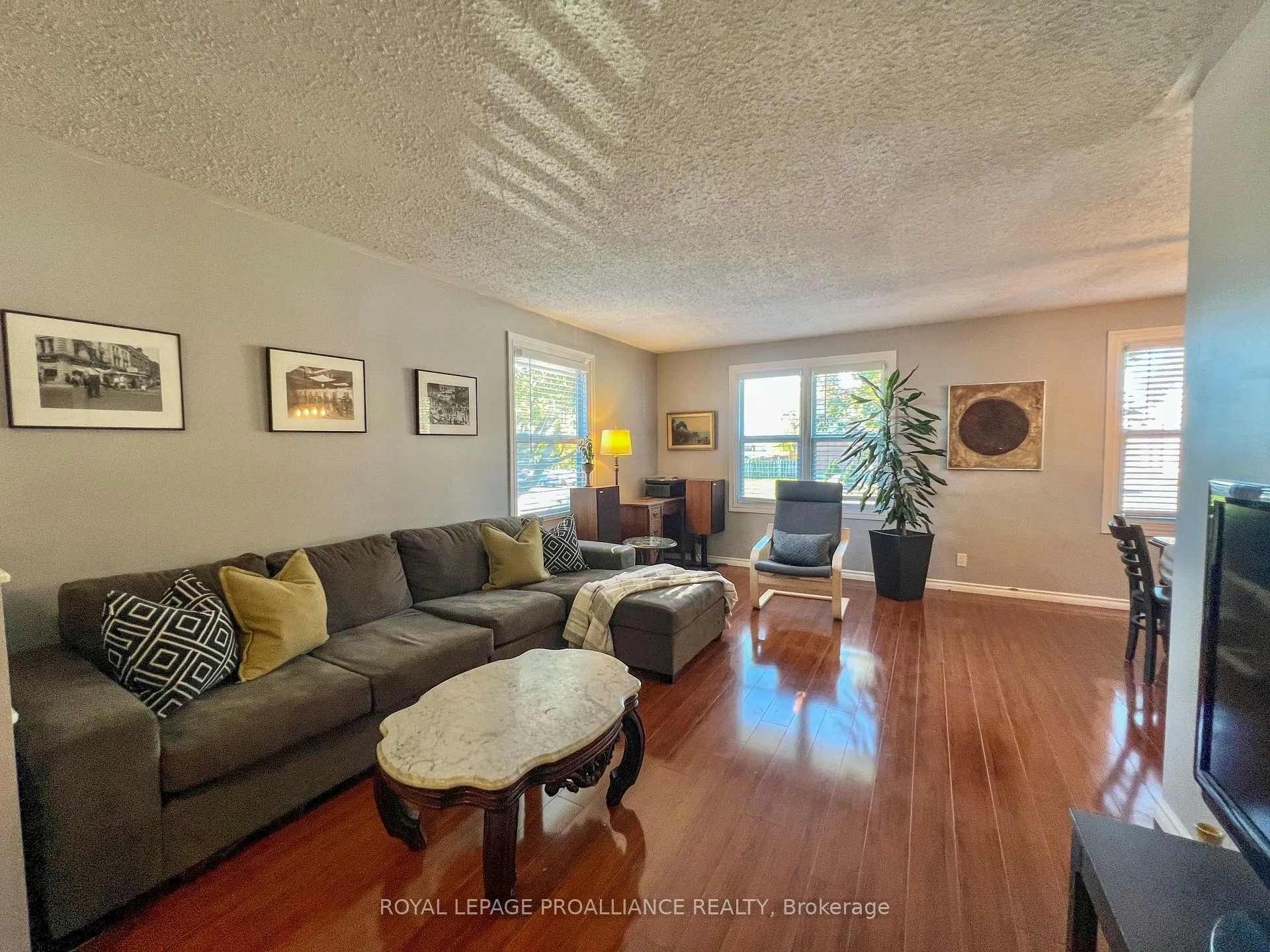Photo 5 of 157 Singleton Drive, Belleville, Belleville Ward — HOMEH