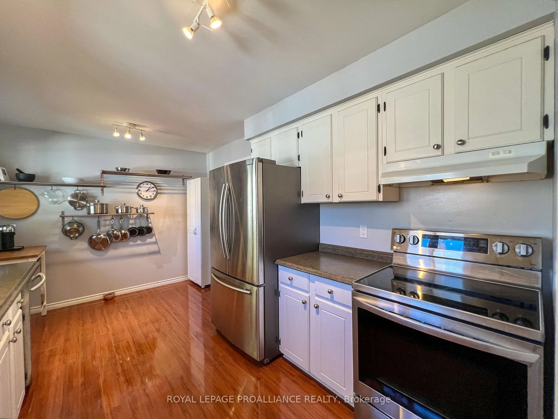 Photo 9 of 157 Singleton Drive, Belleville, Belleville Ward — HOMEH