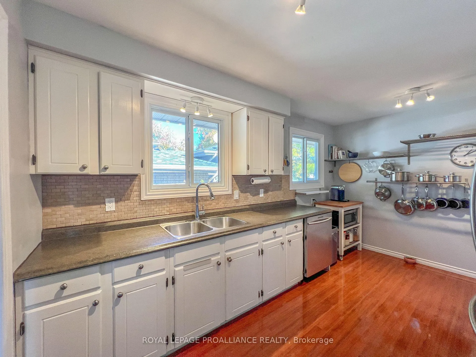 Photo 10 of 157 Singleton Drive, Belleville, Belleville Ward — HOMEH