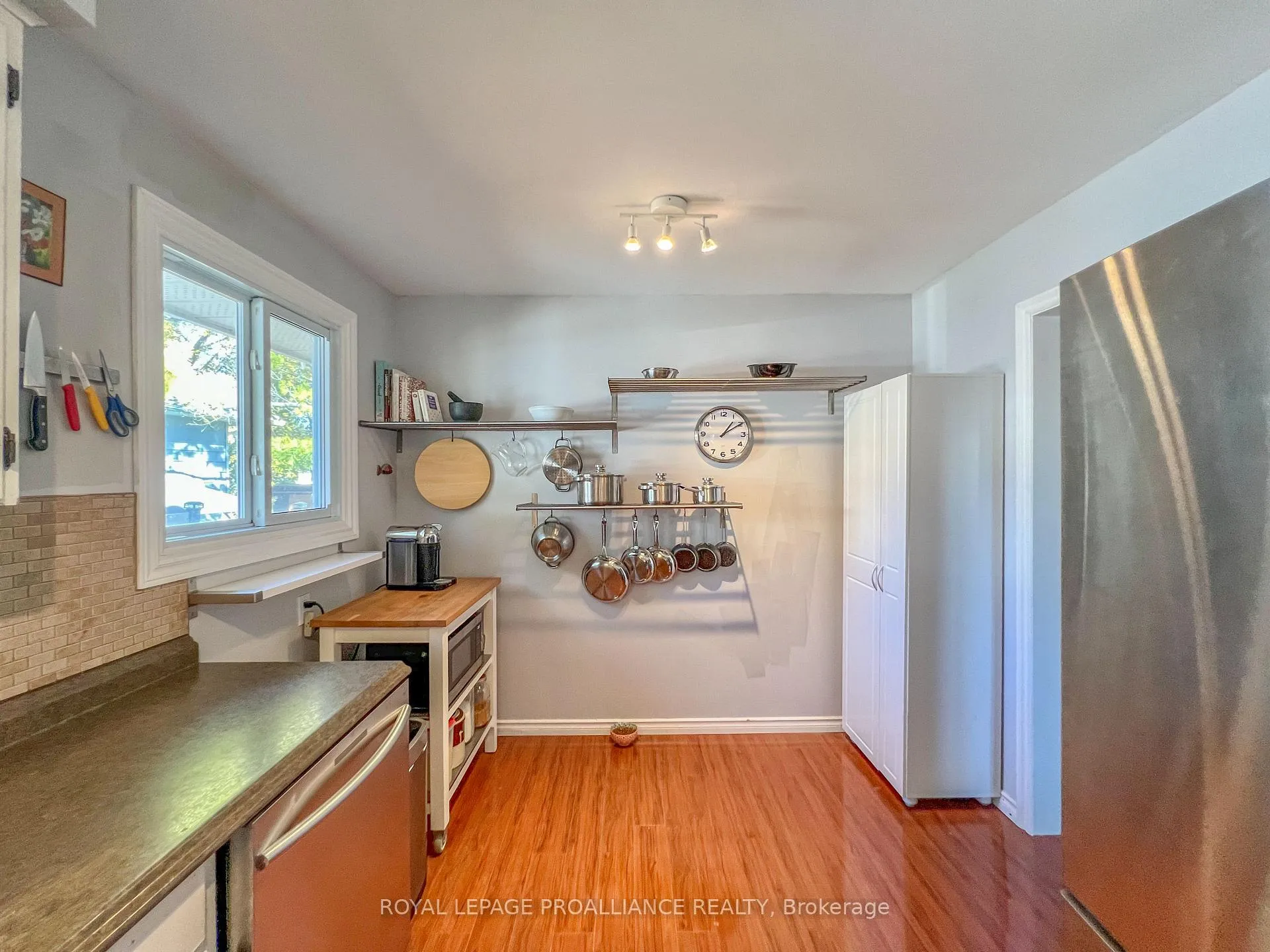 Photo 11 of 157 Singleton Drive, Belleville, Belleville Ward — HOMEH