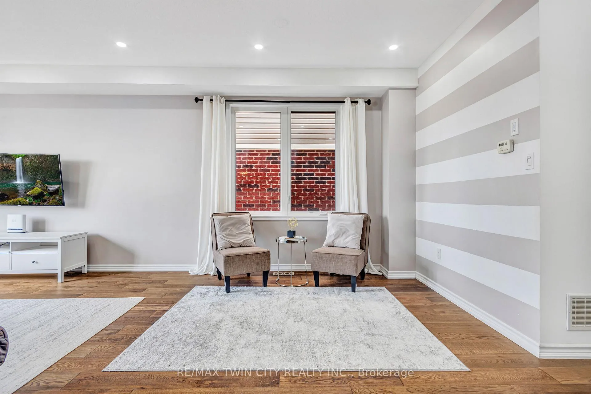 Photo 7 of 23 Shoreacres Drive, Kitchener — HOMEH