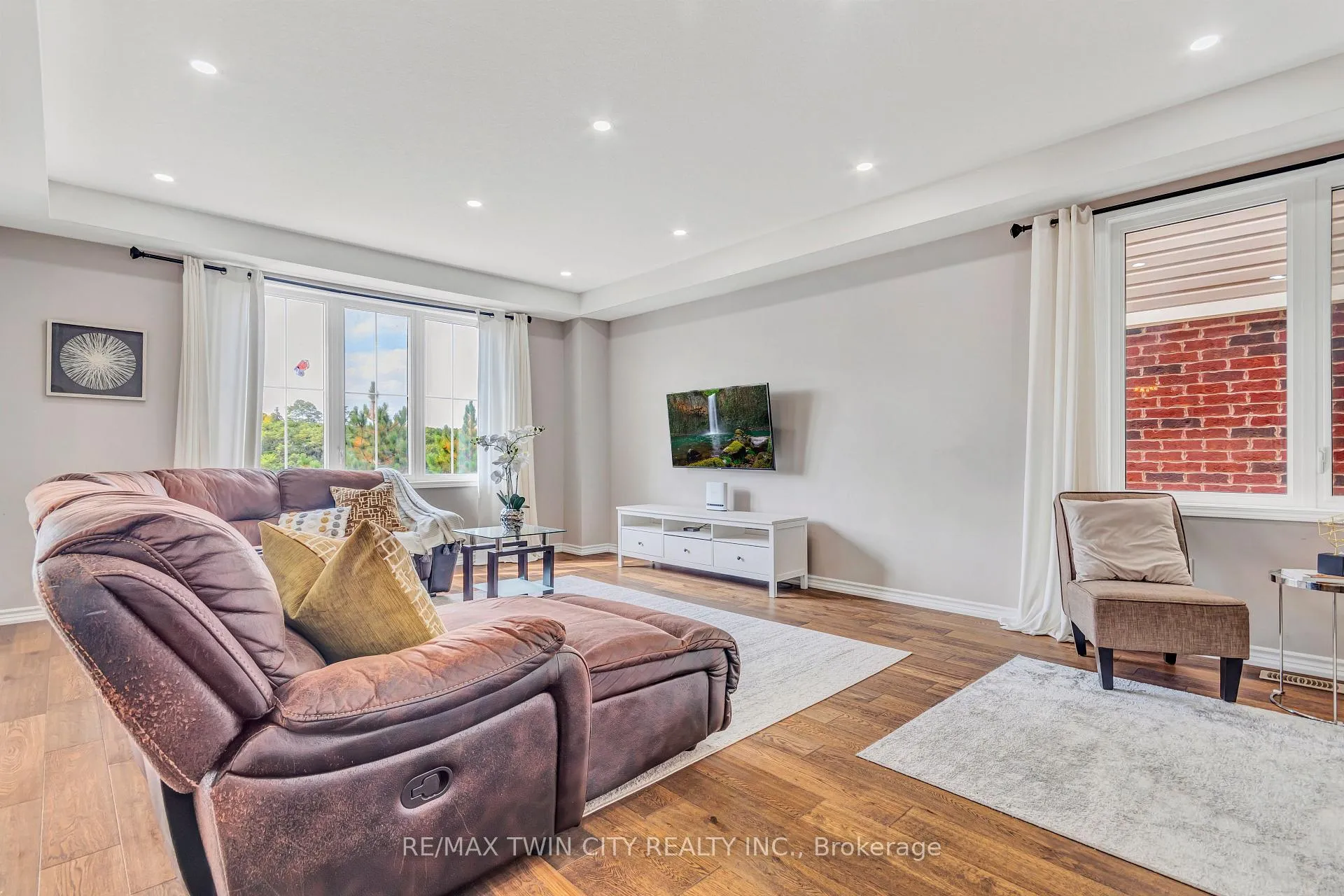 Photo 8 of 23 Shoreacres Drive, Kitchener — HOMEH