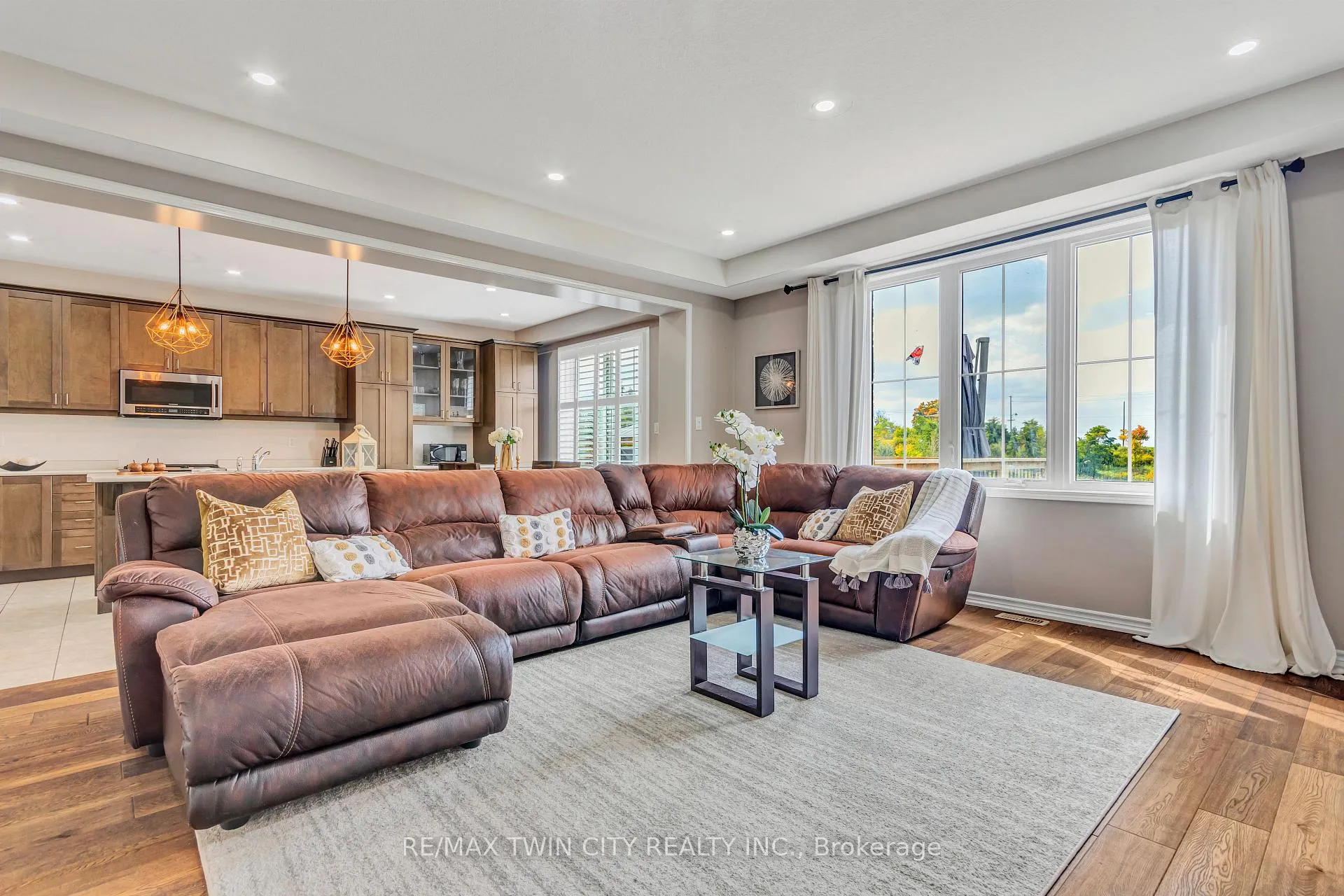 Photo 9 of 23 Shoreacres Drive, Kitchener — HOMEH