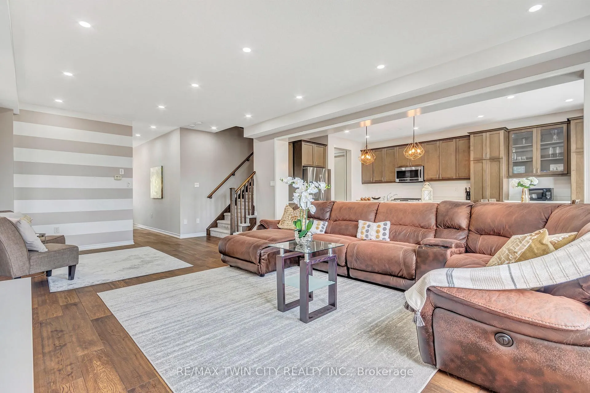 Photo 10 of 23 Shoreacres Drive, Kitchener — HOMEH