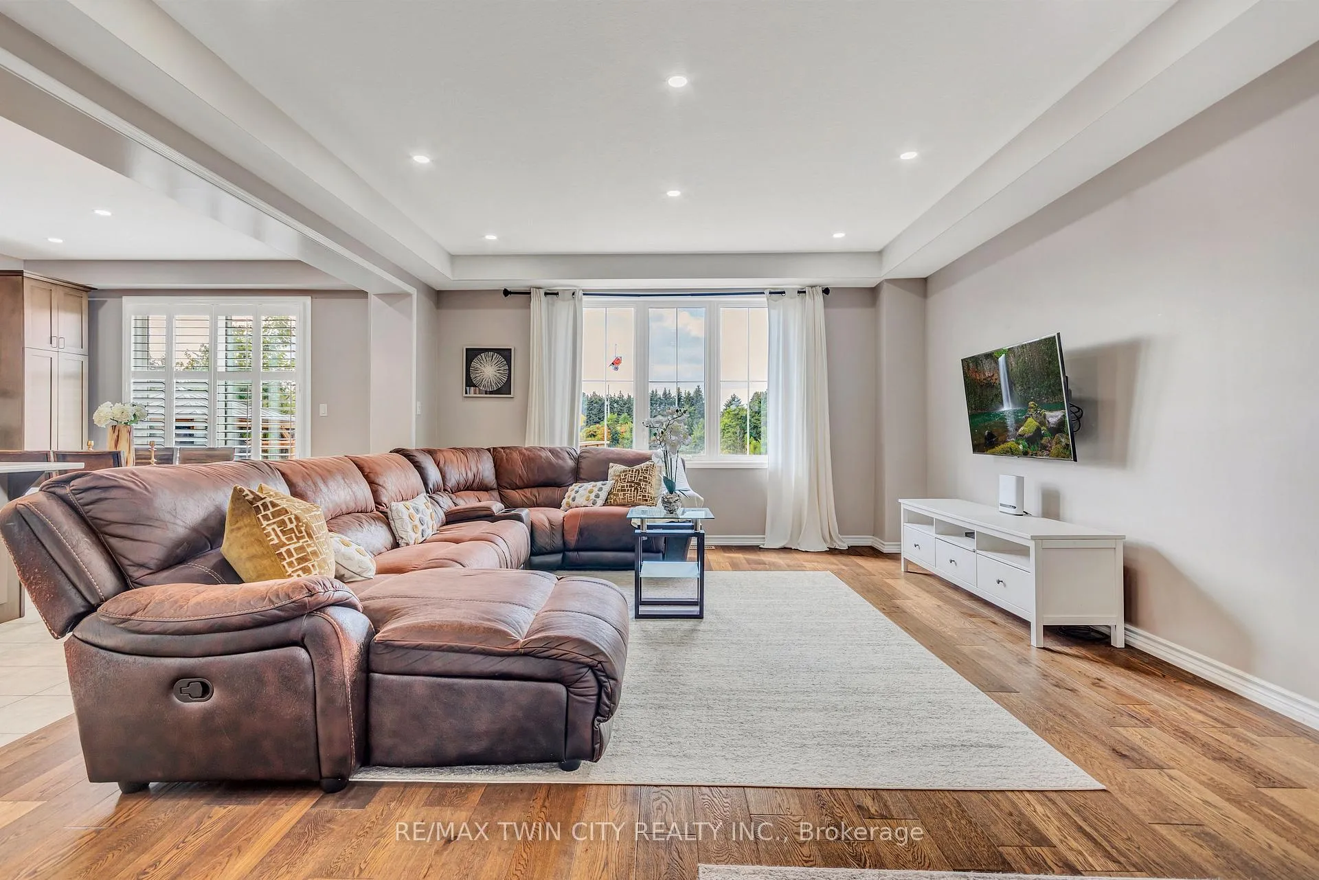 Photo 11 of 23 Shoreacres Drive, Kitchener — HOMEH