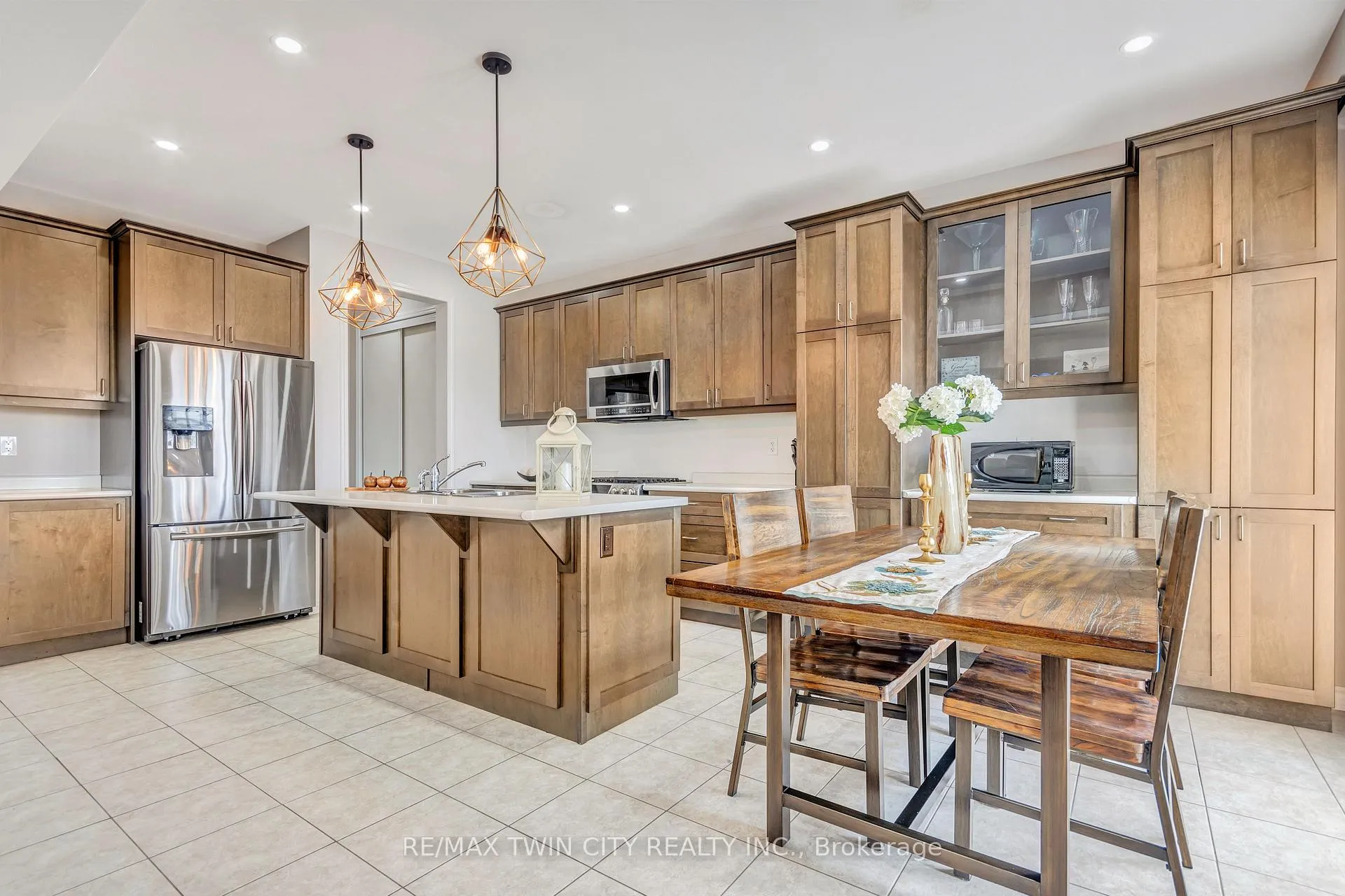 Photo 13 of 23 Shoreacres Drive, Kitchener — HOMEH