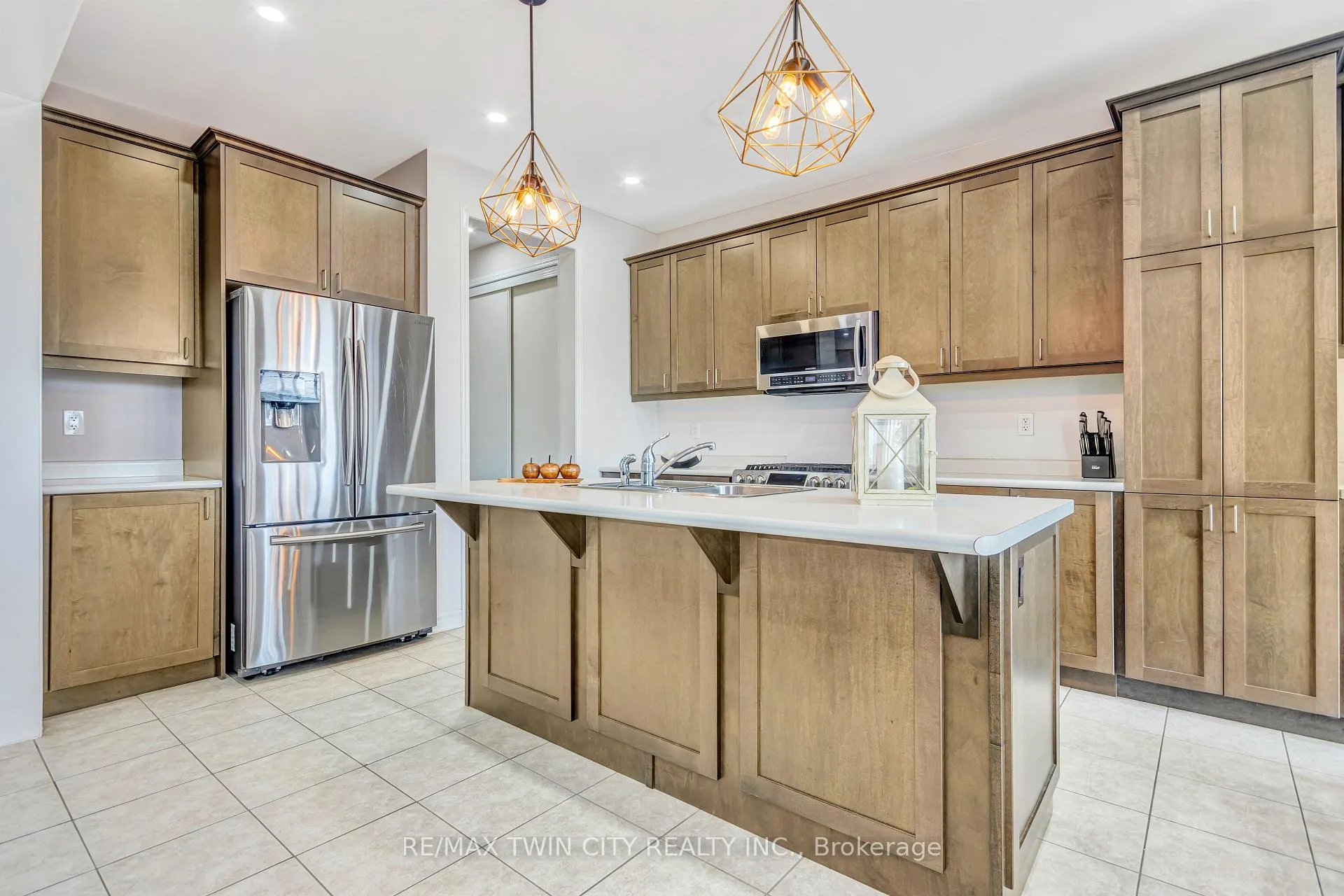 Photo 17 of 23 Shoreacres Drive, Kitchener — HOMEH