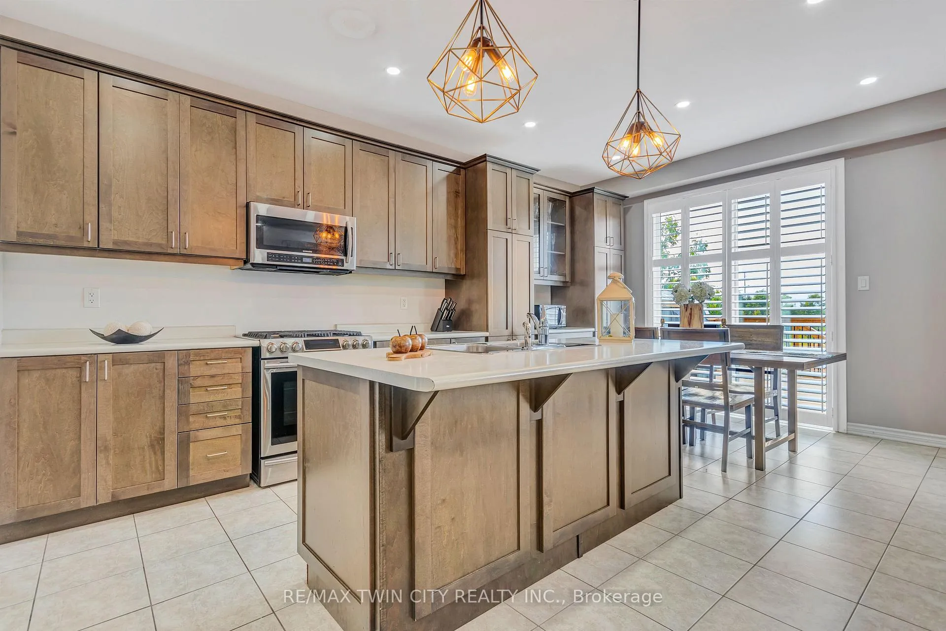Photo 18 of 23 Shoreacres Drive, Kitchener — HOMEH
