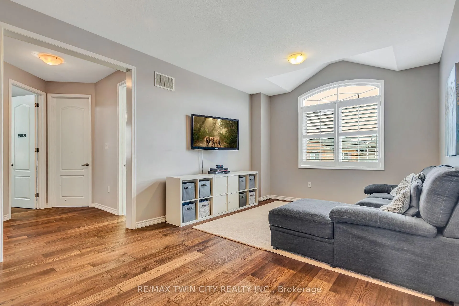 Photo 20 of 23 Shoreacres Drive, Kitchener — HOMEH