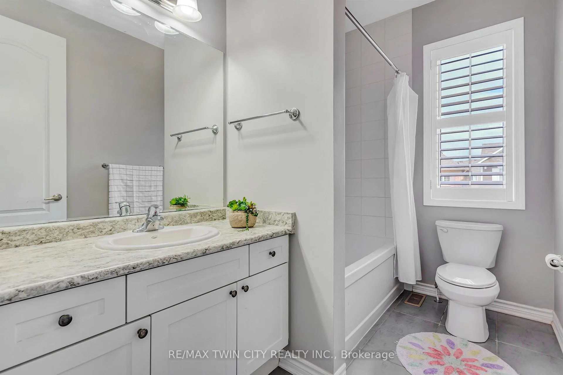 Photo 22 of 23 Shoreacres Drive, Kitchener — HOMEH