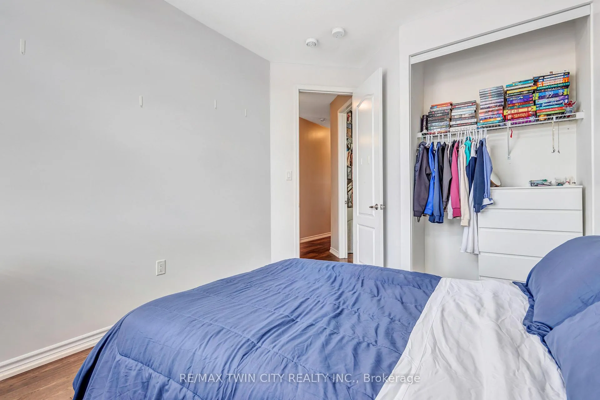 Photo 24 of 23 Shoreacres Drive, Kitchener — HOMEH