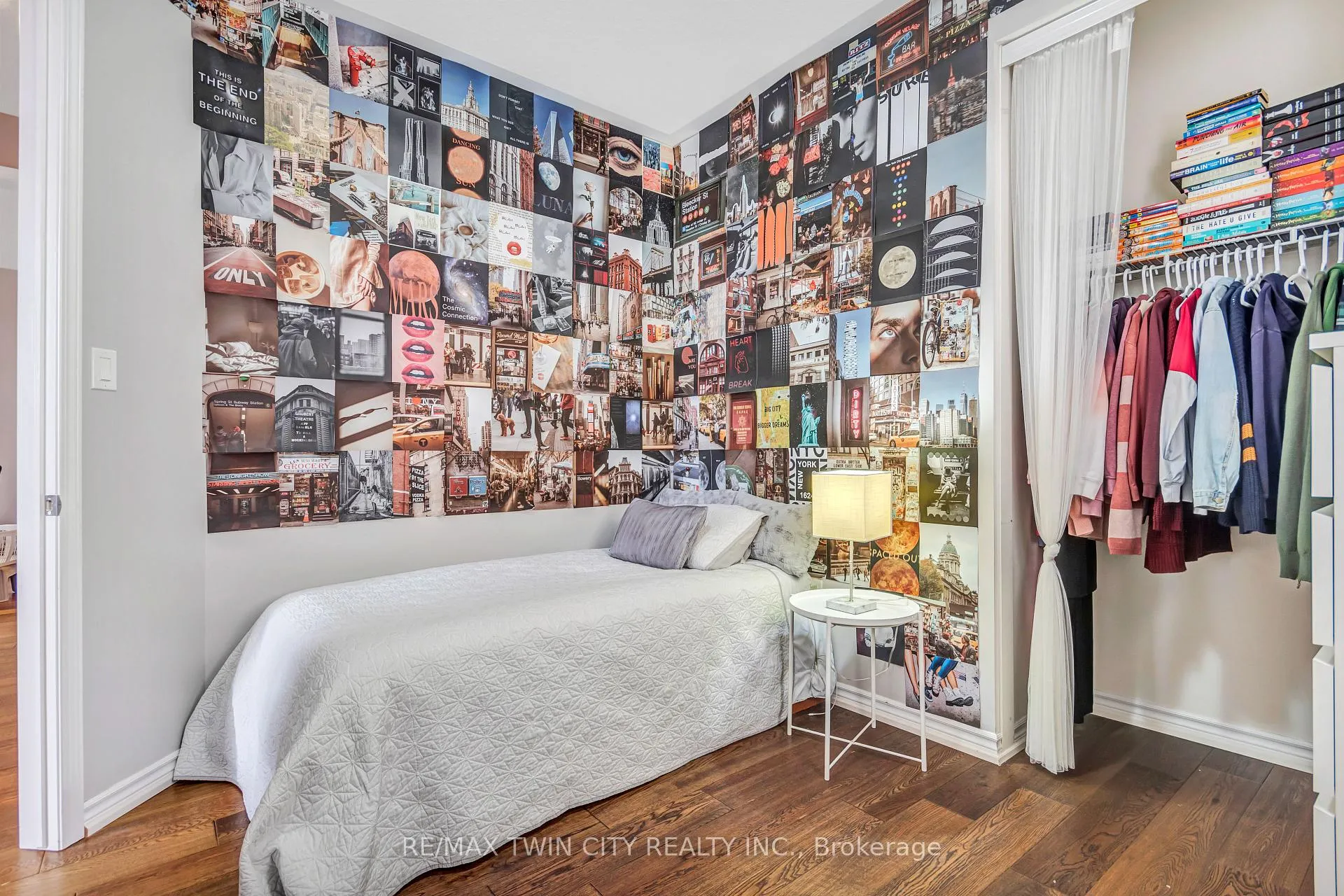 Photo 26 of 23 Shoreacres Drive, Kitchener — HOMEH