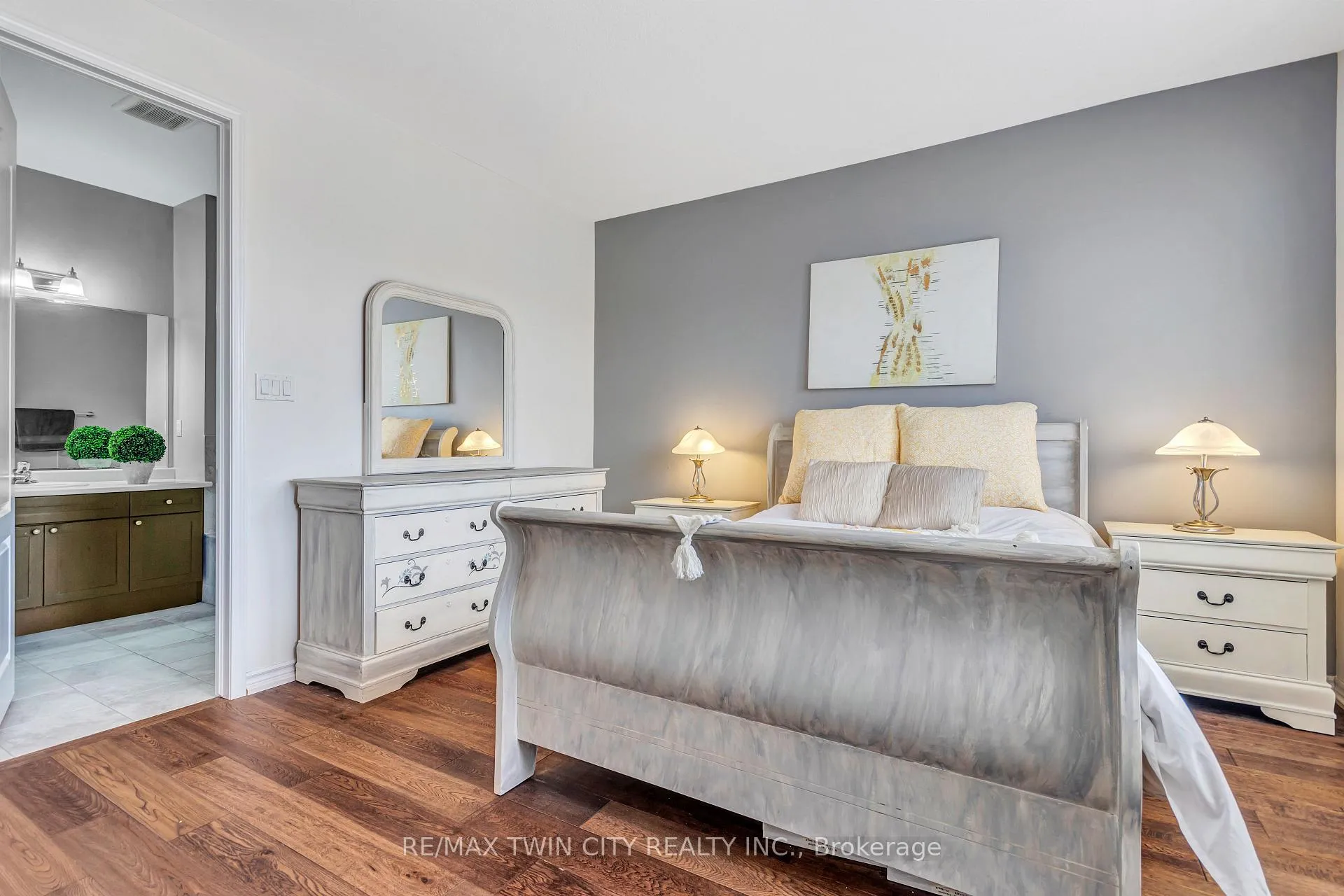 Photo 32 of 23 Shoreacres Drive, Kitchener — HOMEH