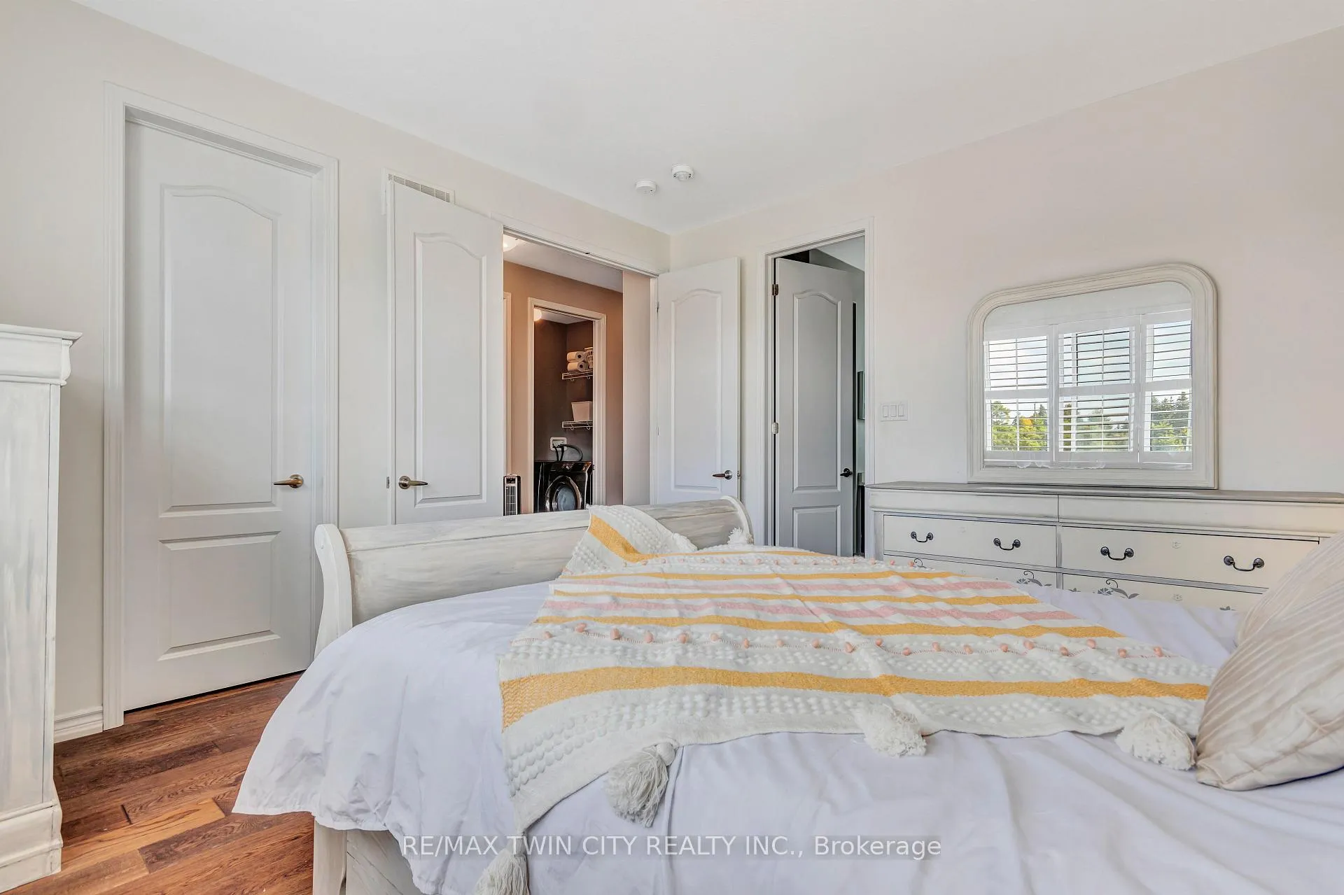 Photo 33 of 23 Shoreacres Drive, Kitchener — HOMEH